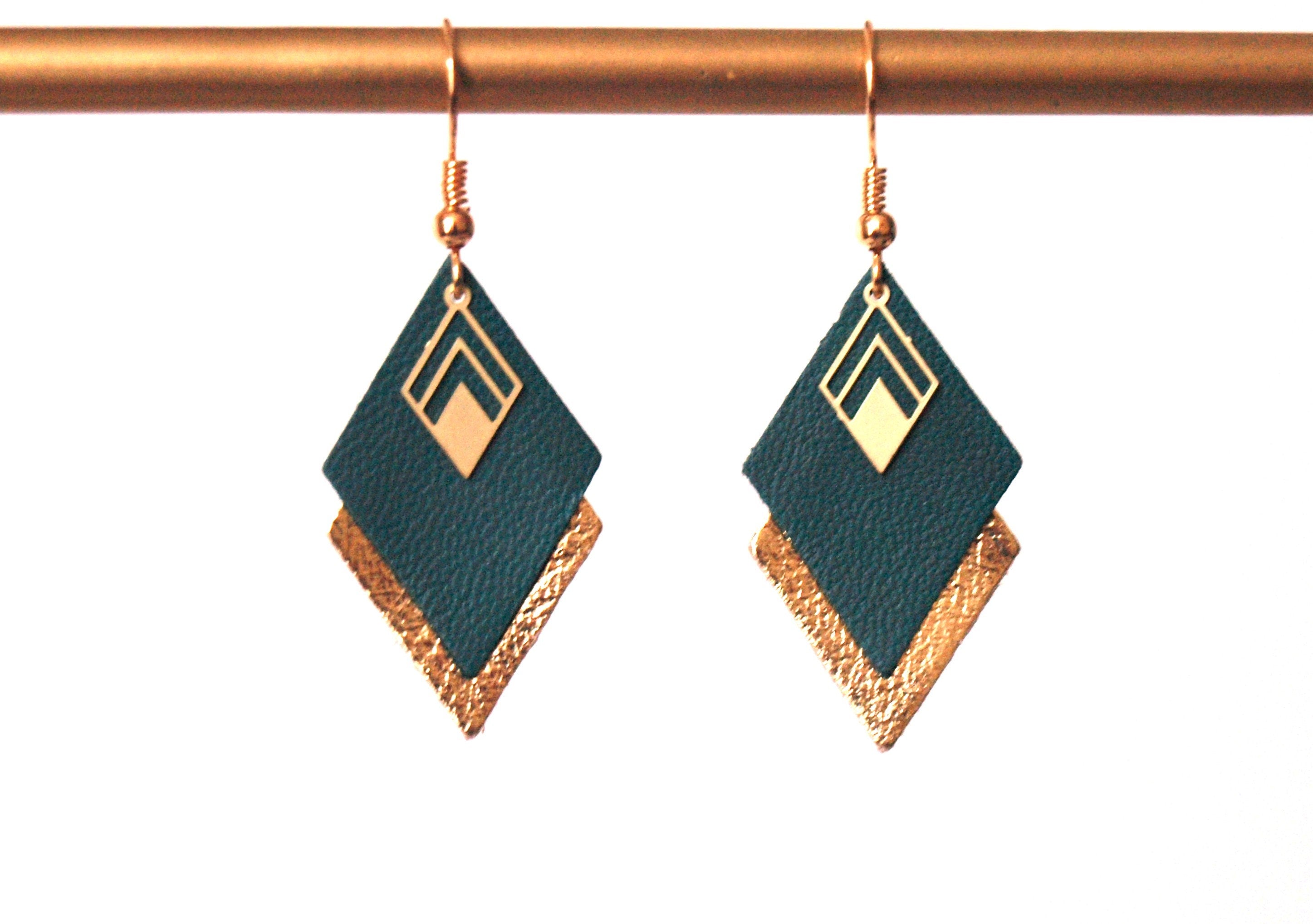 Boucles d'oreilles cuir vert et or, losanges de cuir vert émeraude et doré - boucles d'oreilles graphiques géométriques - modèle LYA - noël