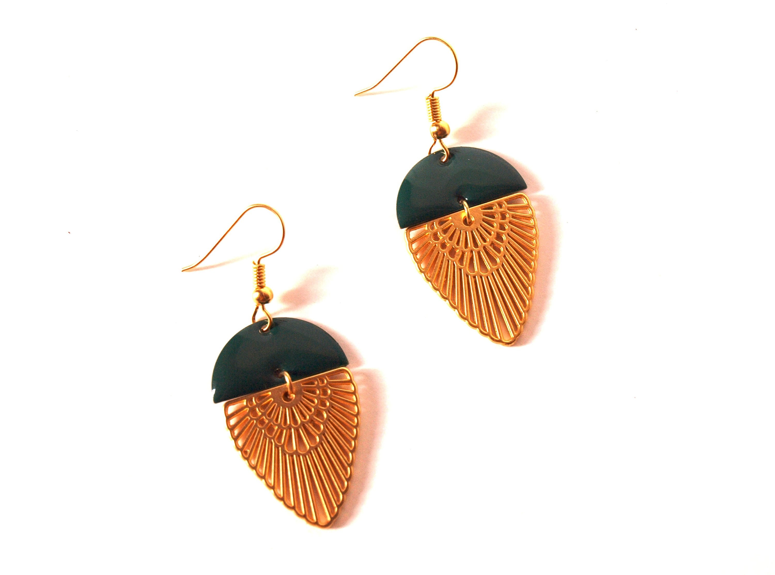 Boucles d'oreilles art déco plaqué or mat et sequin émaillé vert émeraude - cadeau femme