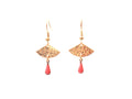 Boucles d'oreilles dorées discrètes rose et or - boucles d'oreilles éventail corail - modèle EVA