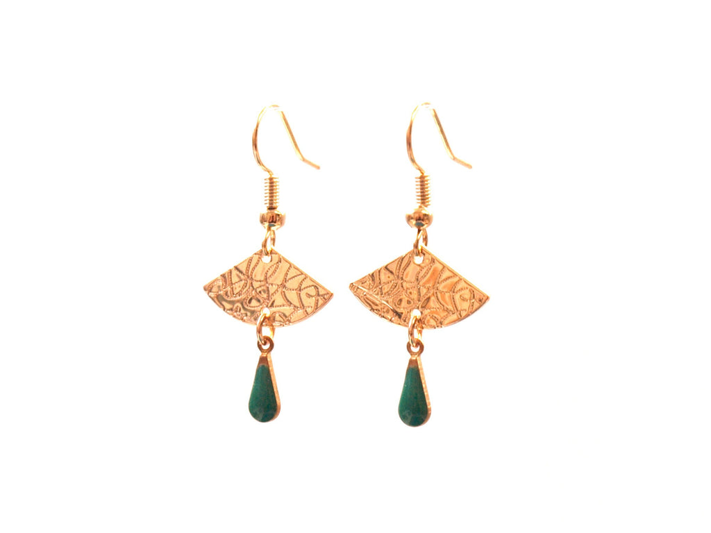 Boucles d'oreilles dorées discrètes vert et or - boucles d'oreilles éventail et goutte vert émeraude - modèle EVA green