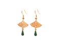 Boucles d'oreilles dorées discrètes vert et or - boucles d'oreilles éventail et goutte vert émeraude - modèle EVA green