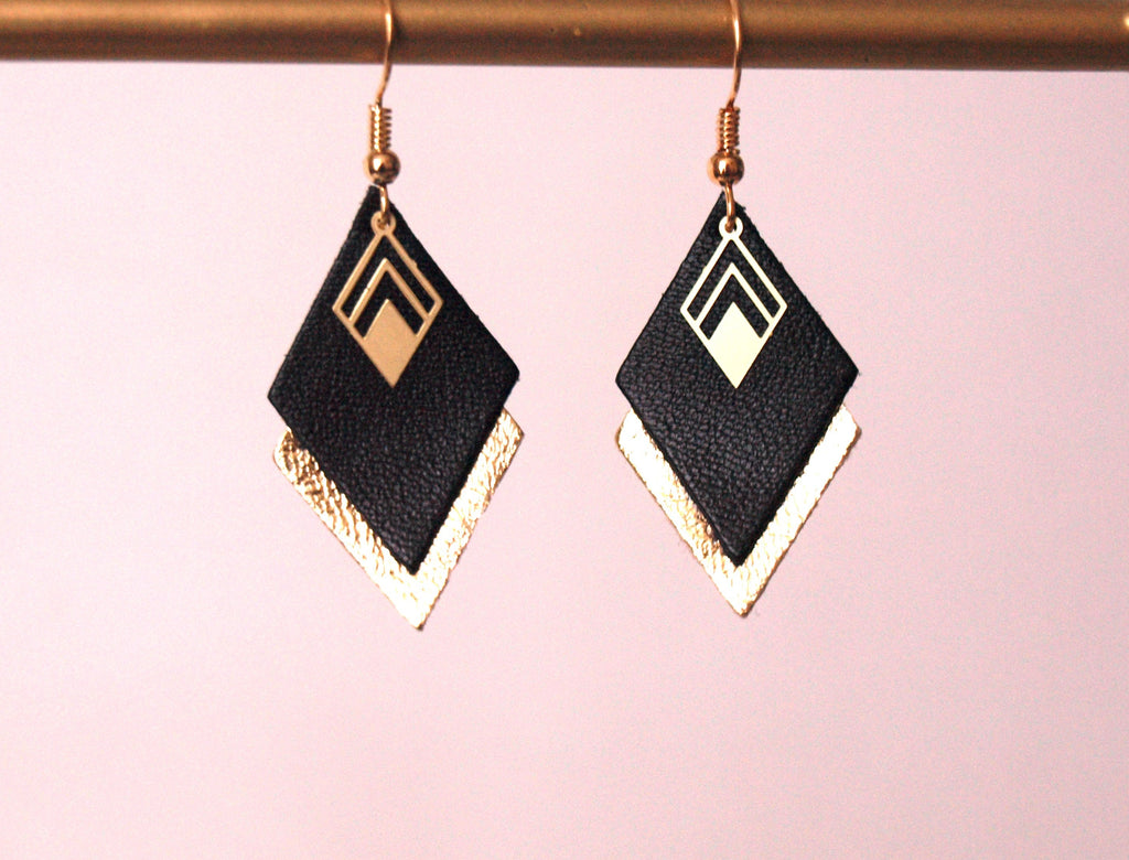Boucles d'oreilles cuir noir et or, boucles d'oreilles graphiques losanges - modèle LYA - cadeau de noël pour femme pour elle
