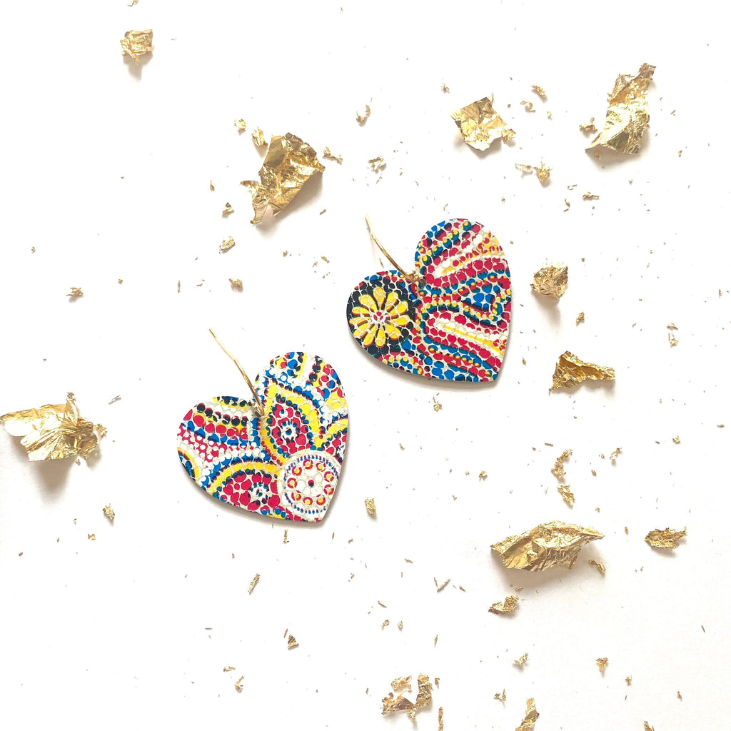 Boucles d’oreilles cœur multicolores en cuir recyclé