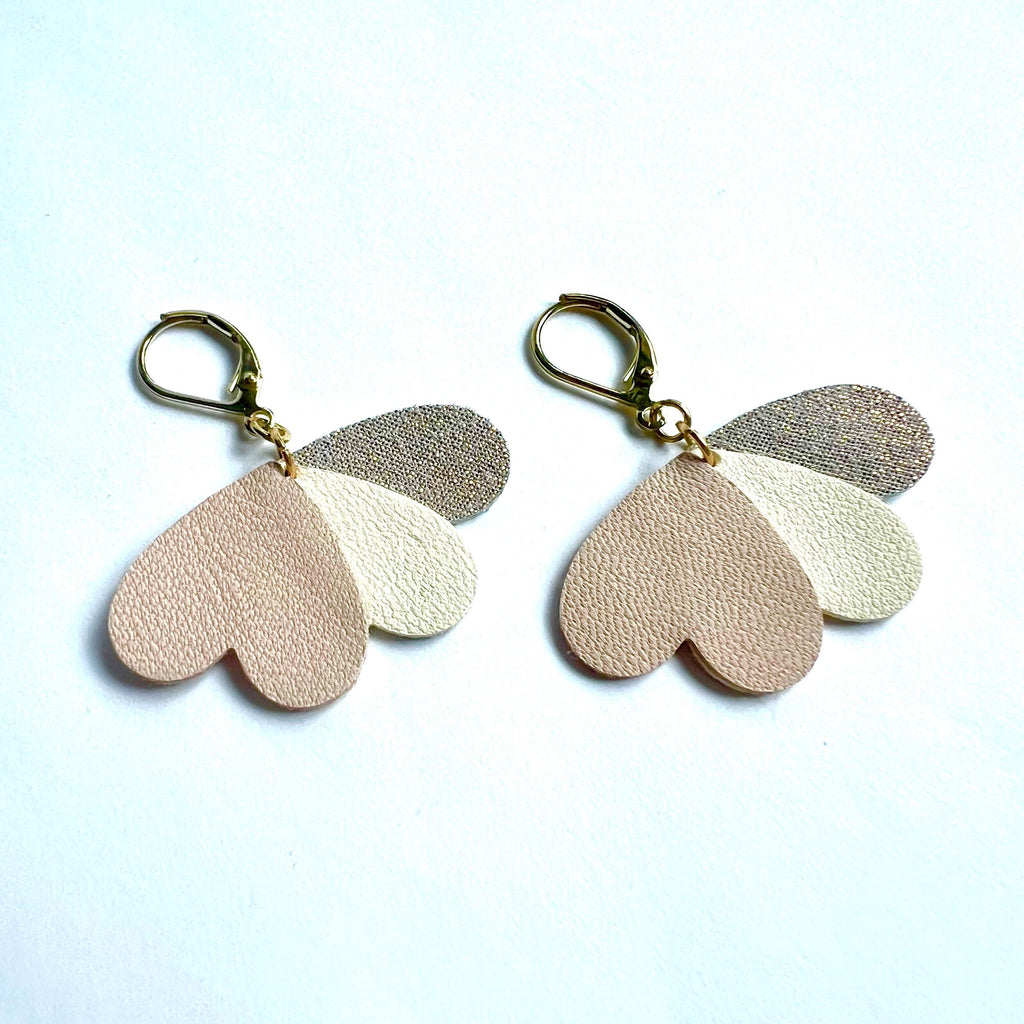 Boucles d’oreilles nude cœurs en cuir upcyclé, bijoux artisanaux légers faits main pour femme, cadeau original, fête des mères