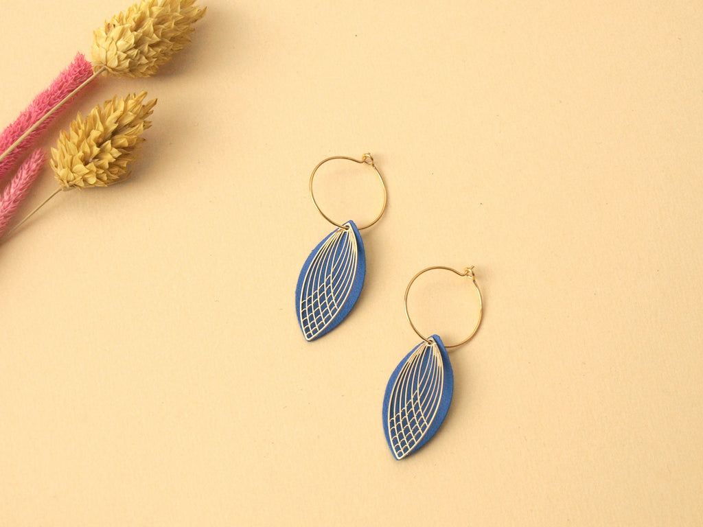 Boucles d'oreilles bleu lavande et or - créoles acier inoxydable et cuir - créoles style art déco - modèle SIENNA