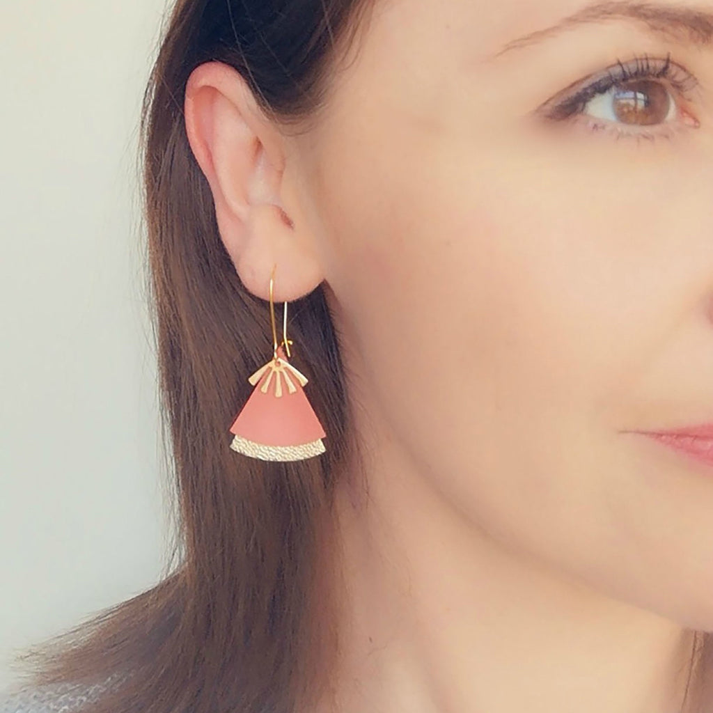 Boucles d'oreilles cuir bleu lavande et or modèle STELLA