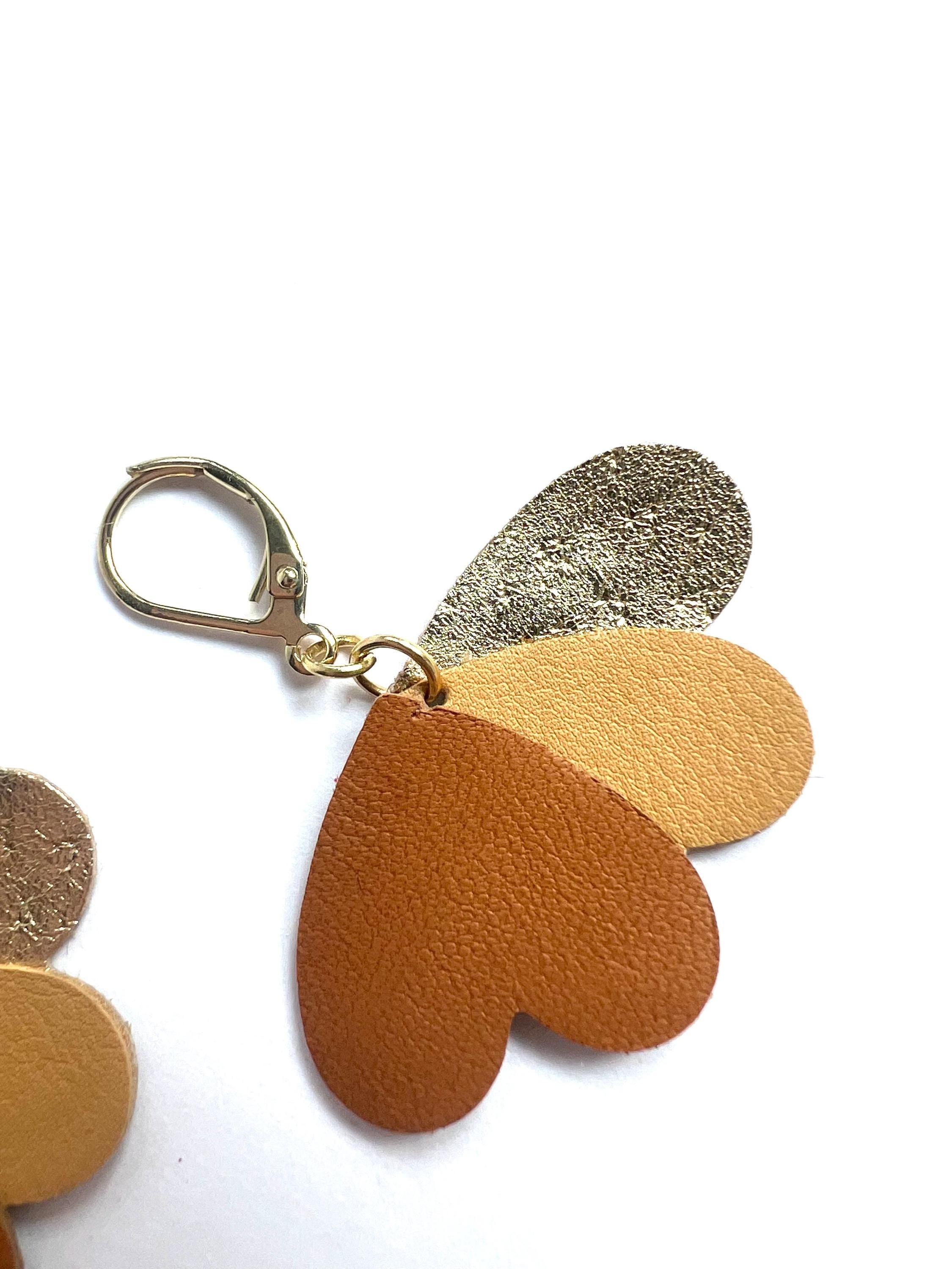 Boucles d’oreilles pendantes cœurs en cuir, bijoux artisanaux légers faits main pour femme, cadeau original, fête des mères, tons naturels