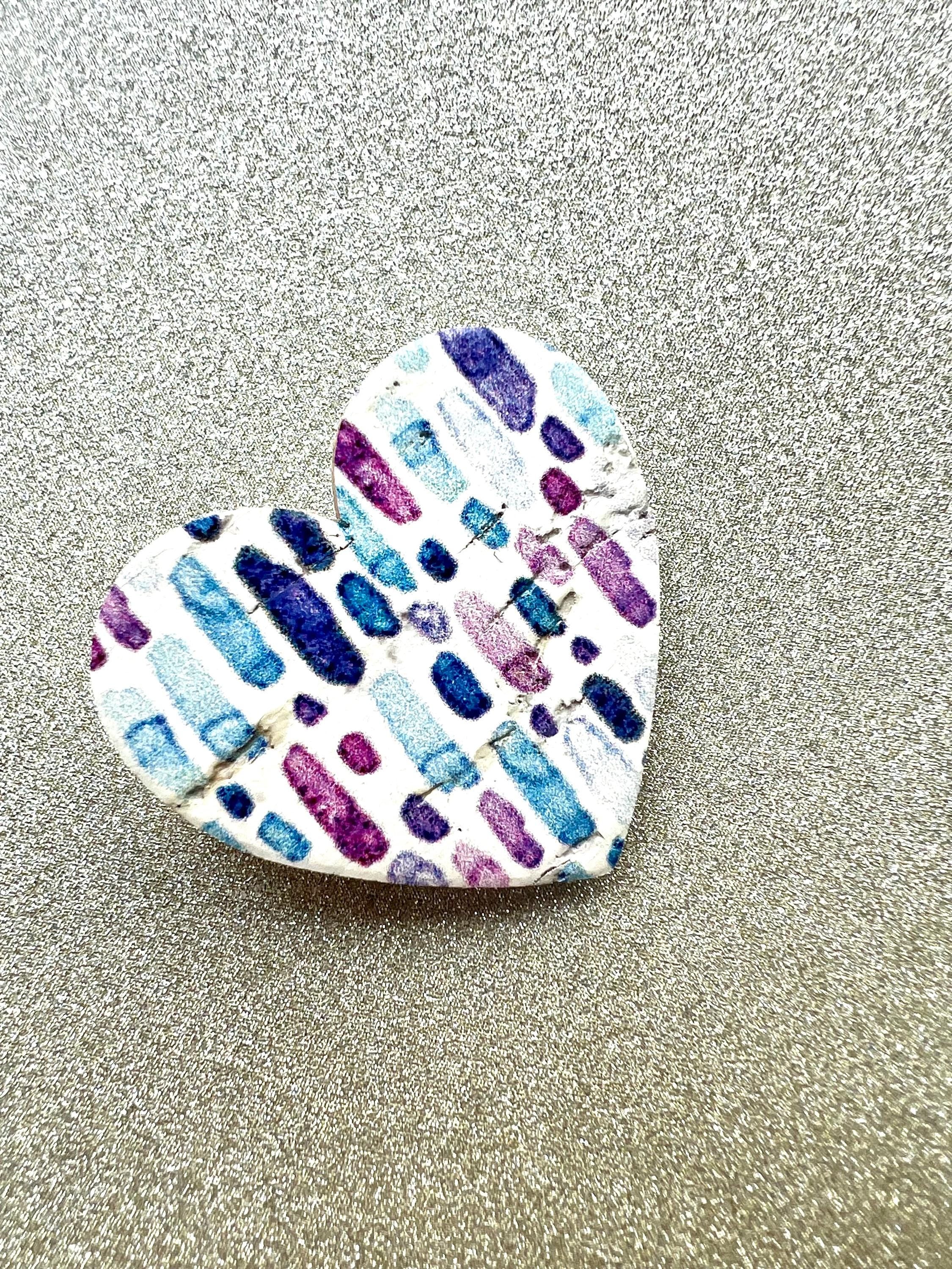 Broche cœur motif abstrait en liège et cuir - cadeau fête des mères - cadeau maîtresse - cadeau pour elle - cadeau femme  broche originale