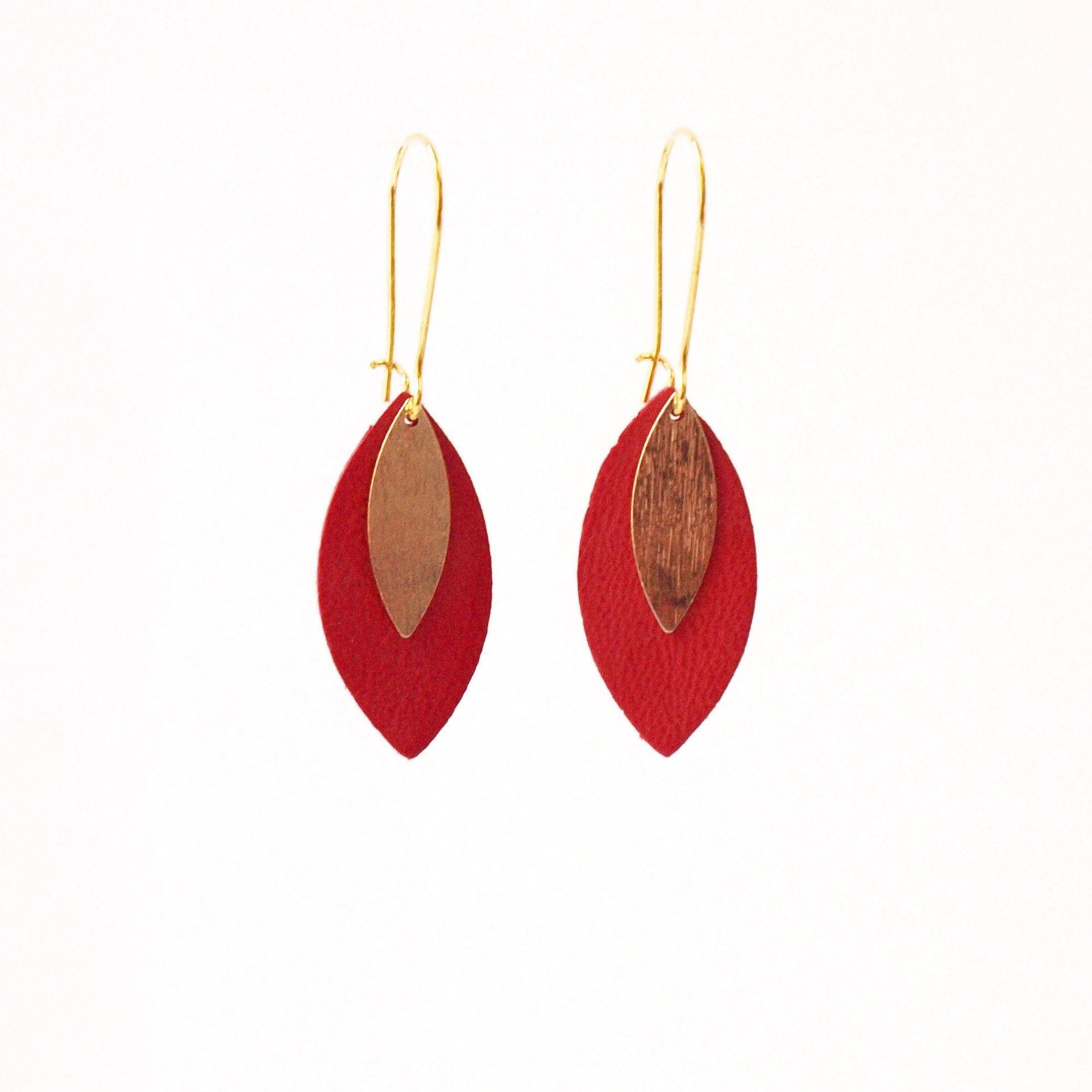 Boucles d'oreilles feuille de cuir rouge et or modèle AVA