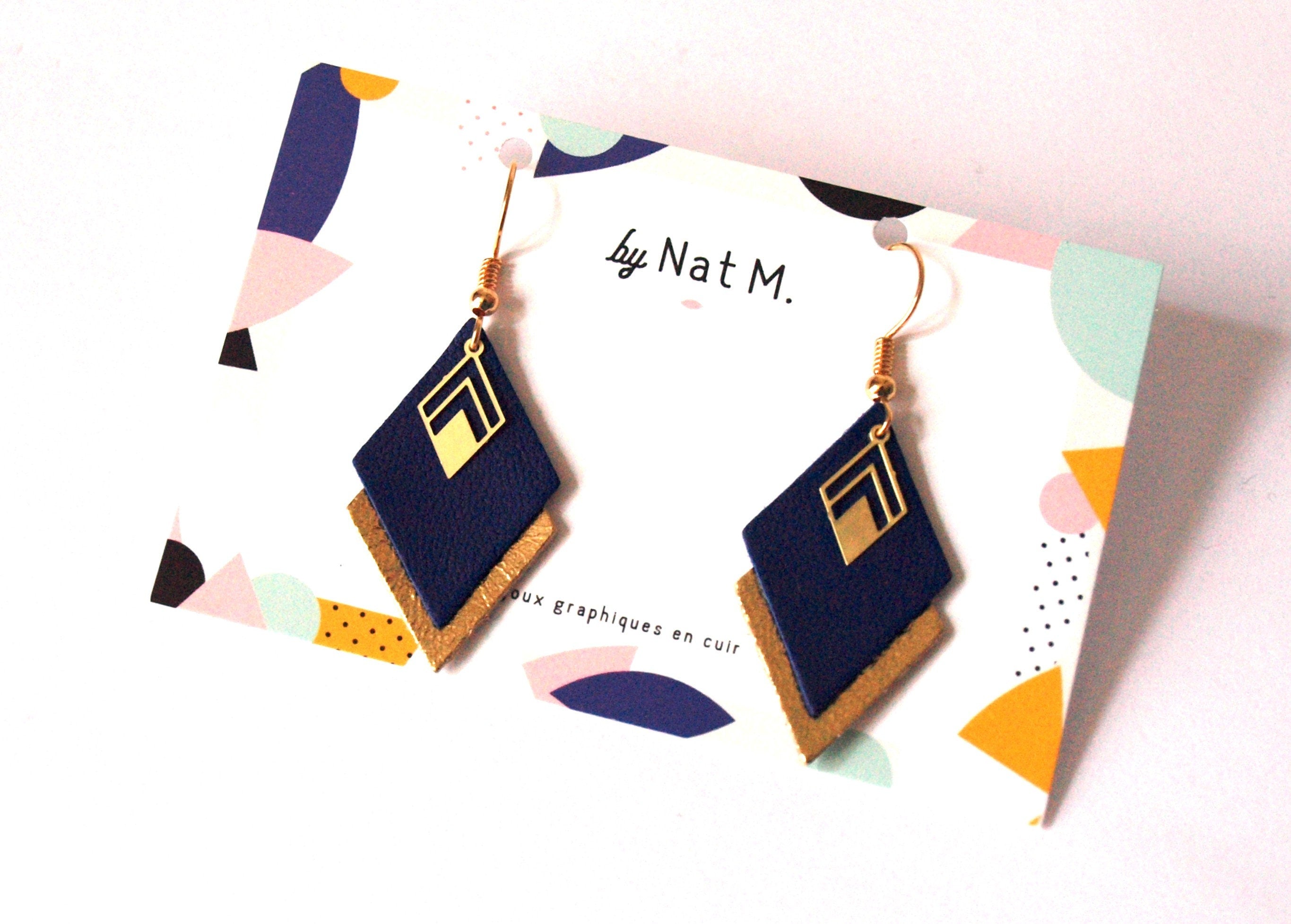 Boucles d'oreilles cuir bleu canard et or, boucles d'oreilles graphiques losanges géométriques - modèle LYA - cadeau noël pour femme