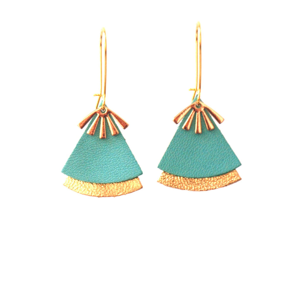 Boucles d'oreilles cuir bleu céladon, turquoise et or, forme éventail - boucles d'oreilles ethniques modèle STELLA
