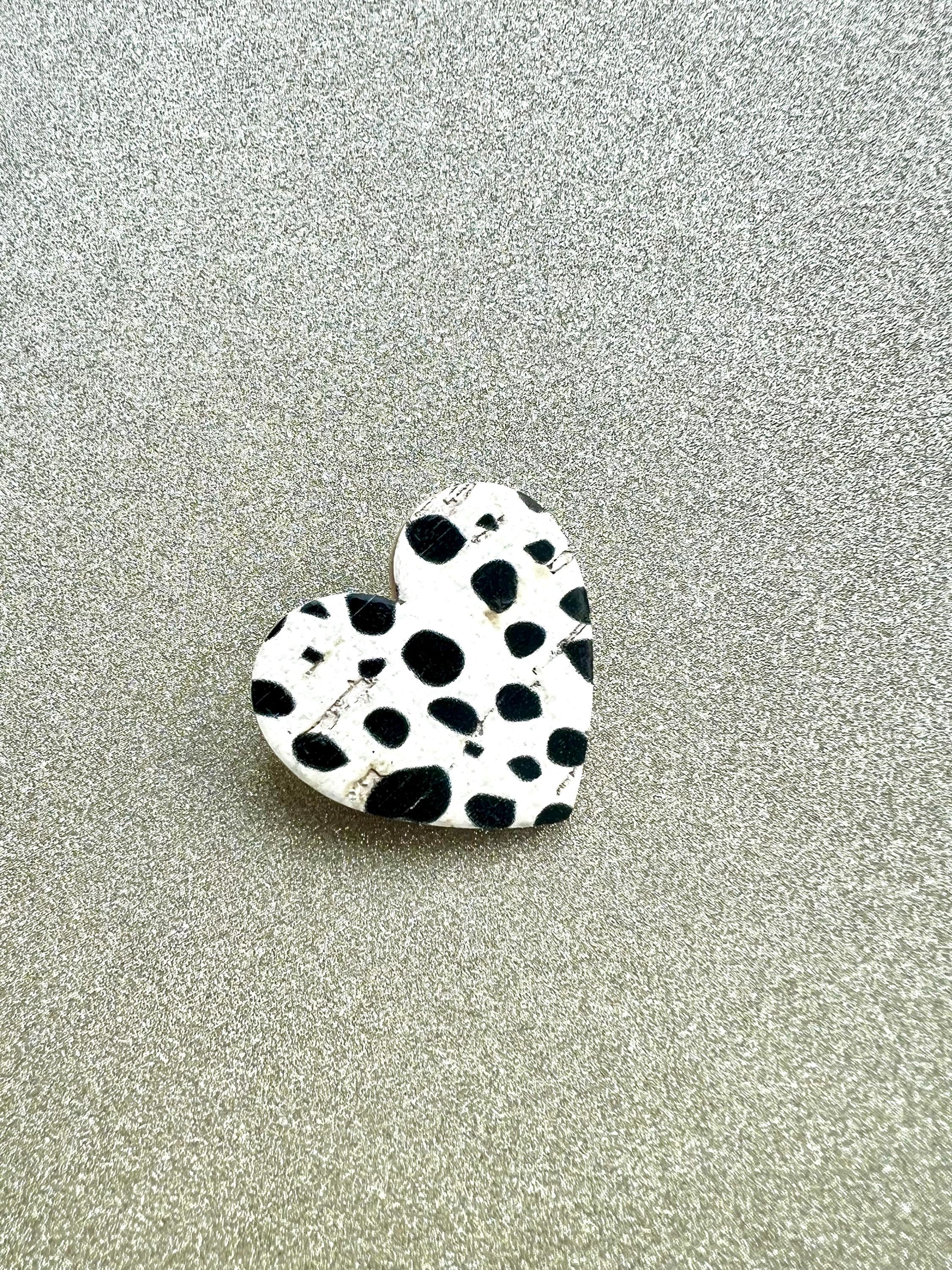 Broche dalmatien cœur noir et blanc en liège - cadeau fête des mères - cadeau maîtresse - cadeau pour elle - cadeau femme  broche originale