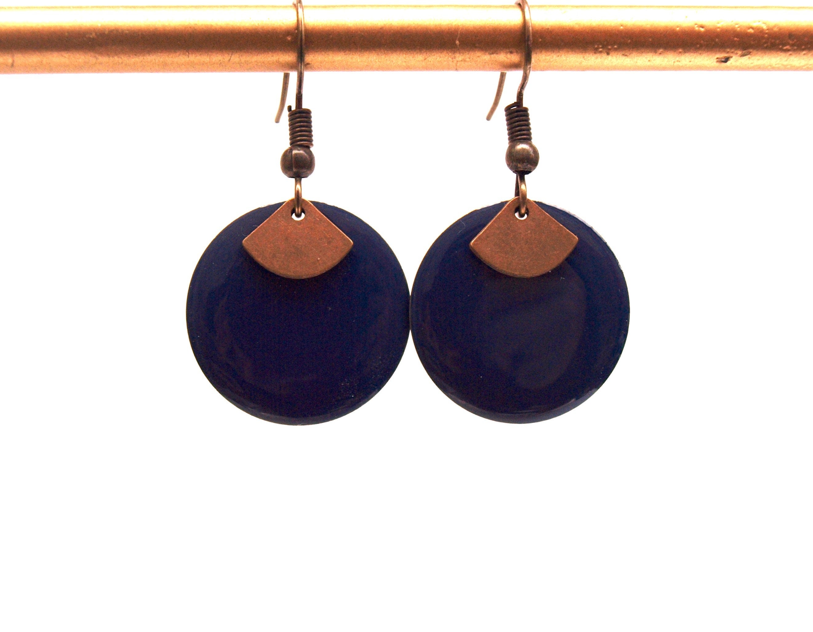 Boucles d'oreilles bleu nuit, bleu foncé, bleu marine et bronze sequin émaillé rond et pendentif éventail  - cadeau de noël pour femme