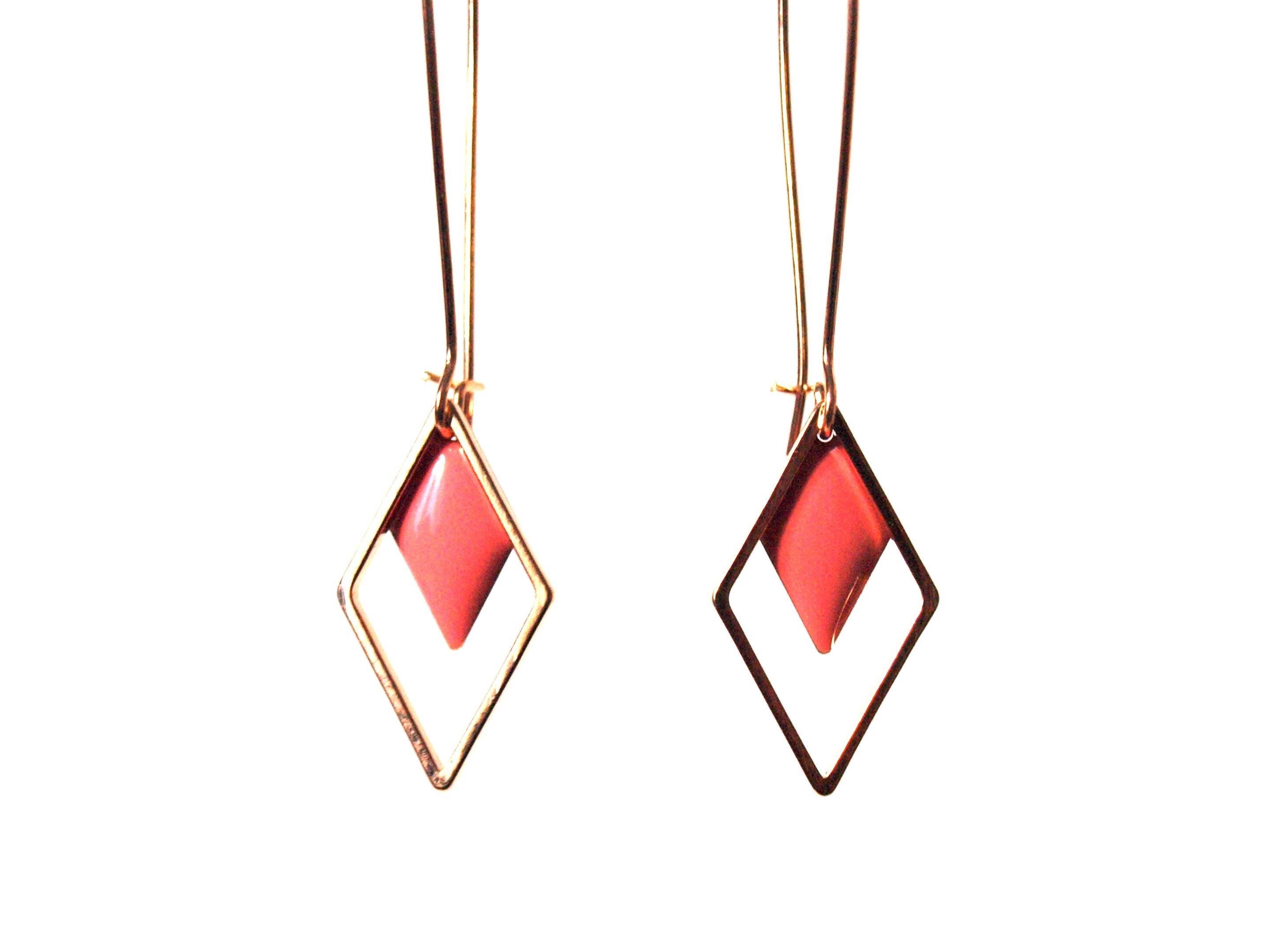 Boucles d'oreilles sequin émaillé losange rose sur monture en laiton doré - longues boucles d'oreilles graphiques géométriques minimalistes
