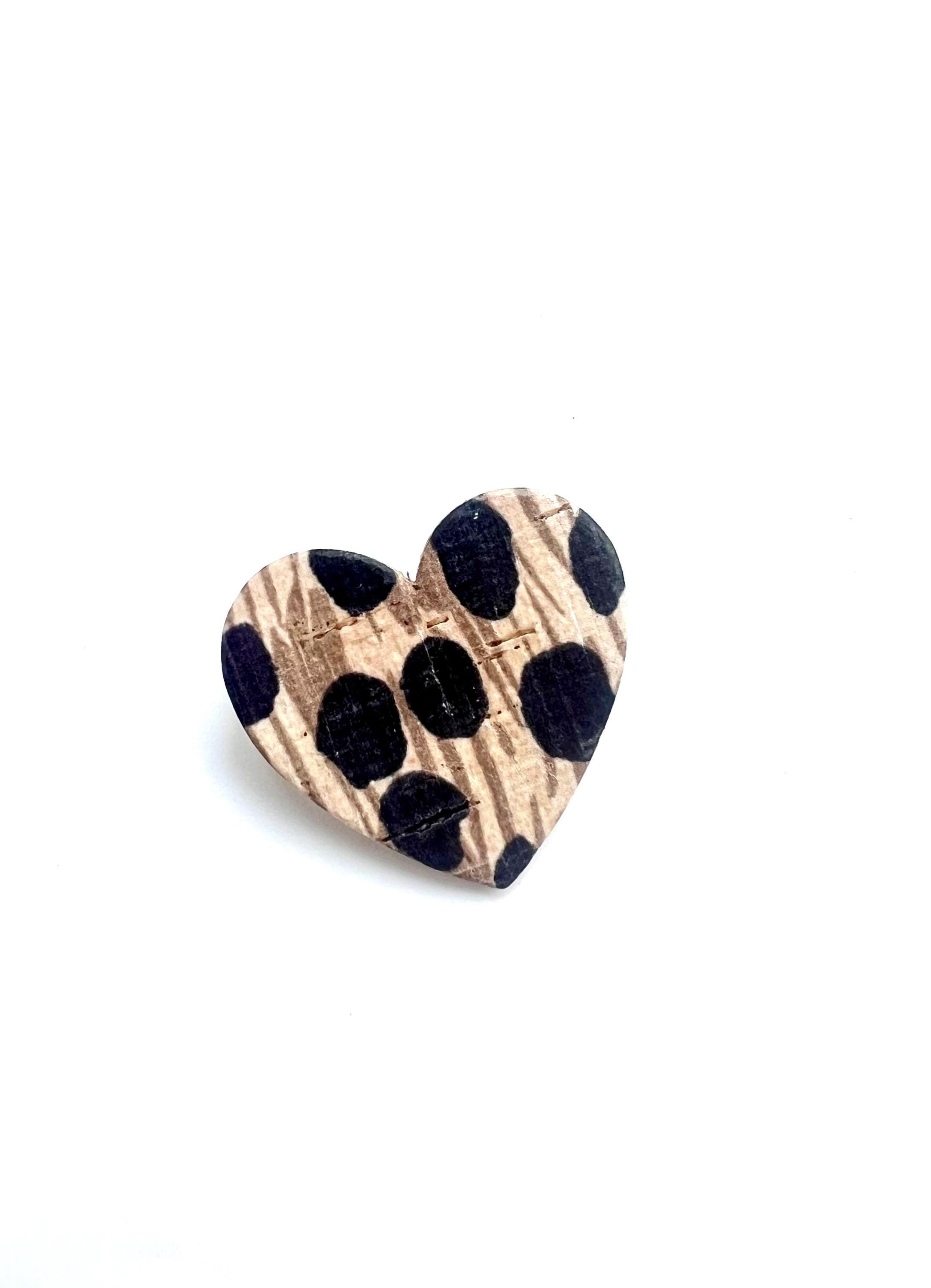 Broche léopard cœur en liège - cadeau fête des mères - cadeau maîtresse - cadeau pour elle - cadeau femme  broche originale