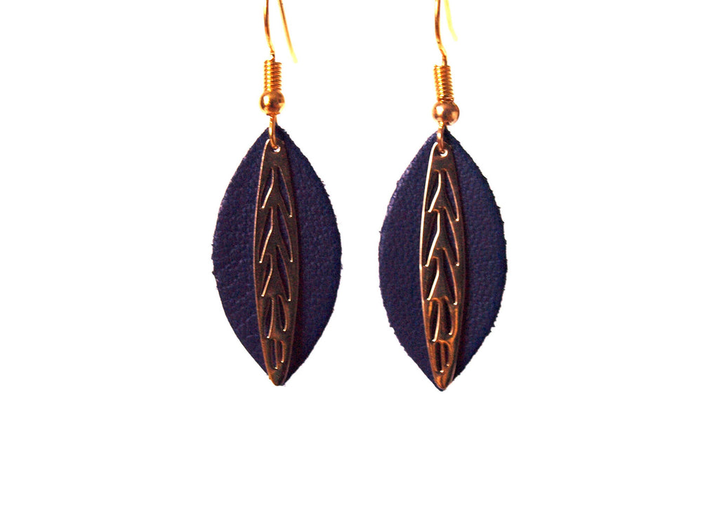 Boucles d'oreilles cuir bleu roi et or - feuille de cuir sur monture crochet laiton doré  - cadeau femme été - modèle Fiona