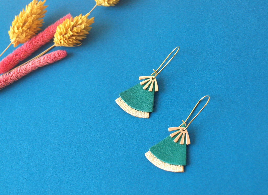 Boucles d'oreilles vert et or, en cuir, forme éventail - boucles d'oreilles ethniques modèle STELLA