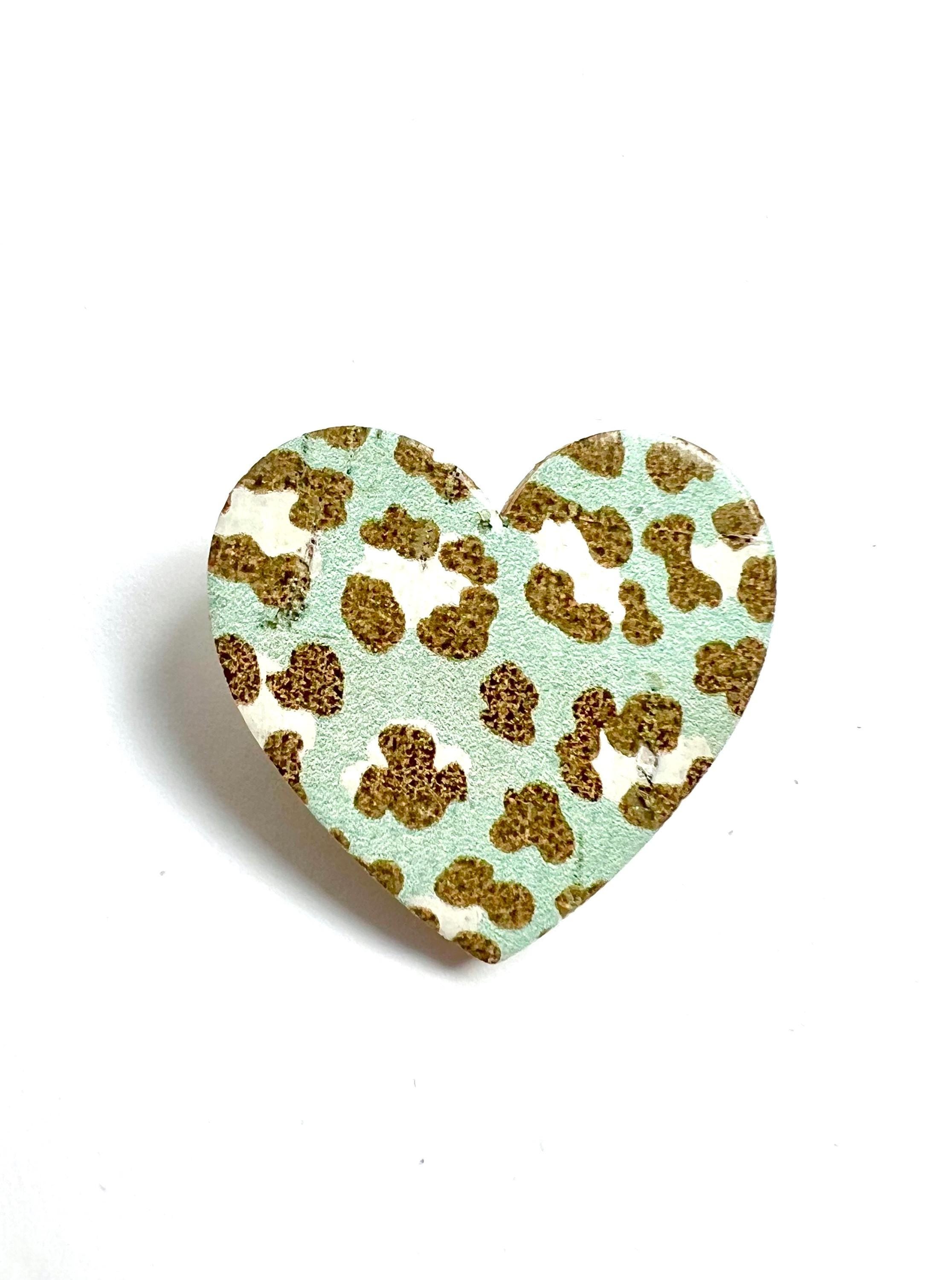 Broche coeur léopard en liège imprimé doublé de cuir - cadeau fête des mères - cadeau maîtresse - cadeau pour elle