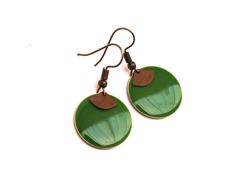 Boucles d'oreilles vert vif et bronze sequin émaillé rond et pendentif éventail  - cadeau de noël pour femme
