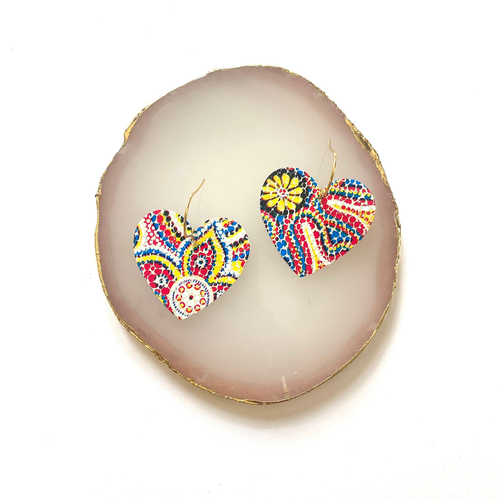 Boucles d’oreilles cœur multicolores en cuir recyclé