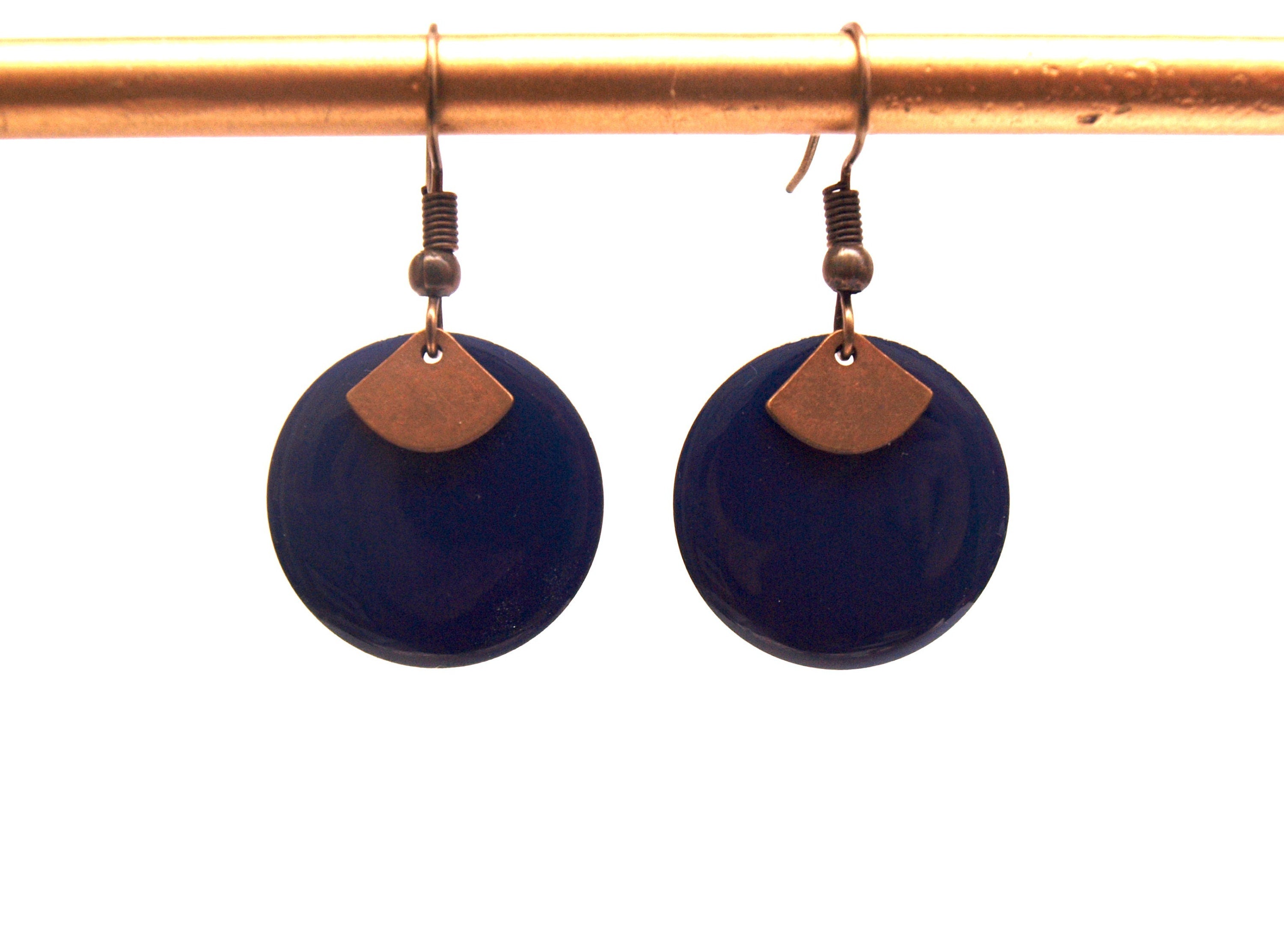 Boucles d'oreilles bleu nuit, bleu foncé, bleu marine et bronze sequin émaillé rond et pendentif éventail  - cadeau de noël pour femme