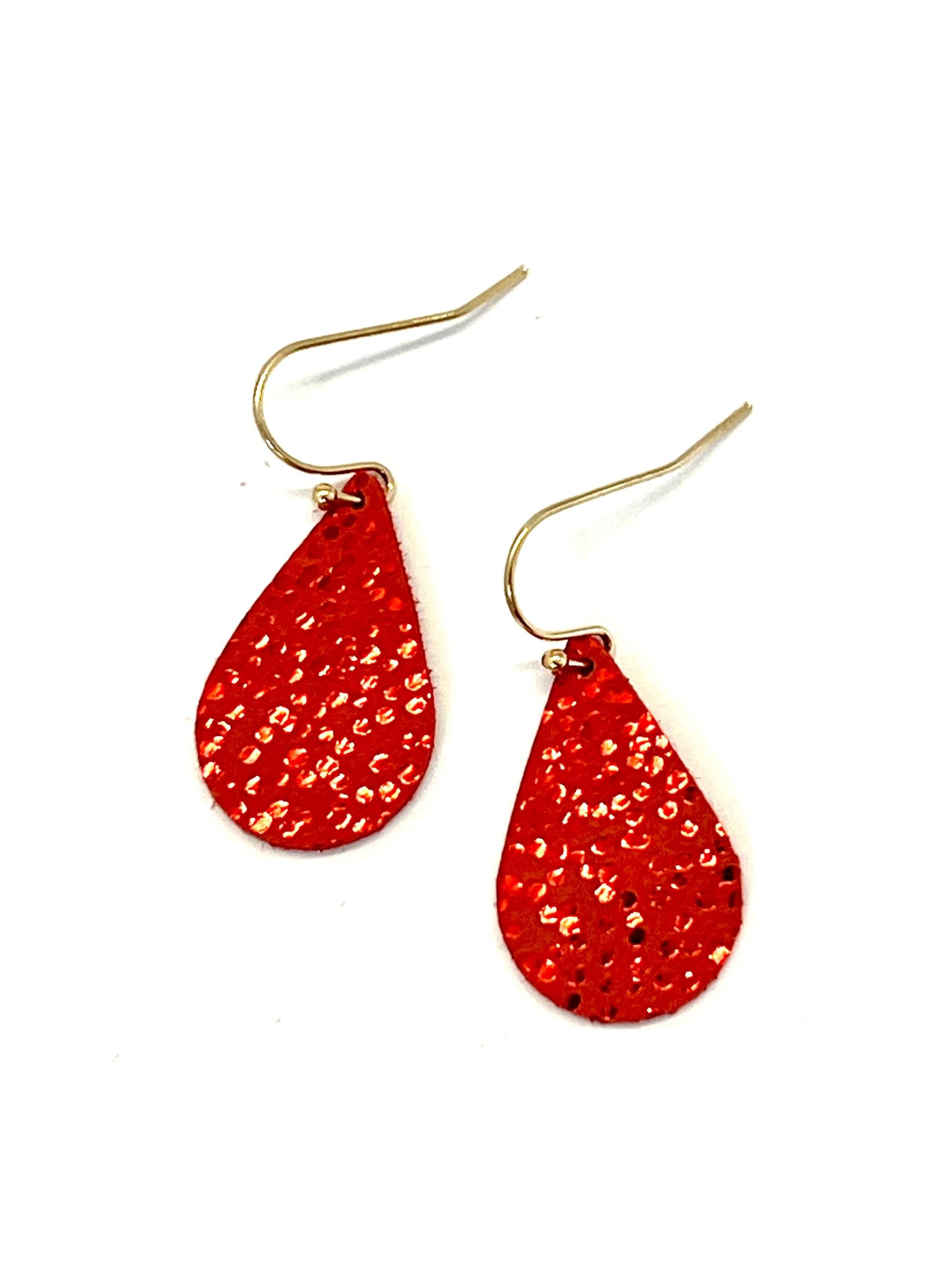 Boucles d'oreilles cuir rouge discrètes et légères - forme goutte - cadeau femme - cadeau pour elle - fête des mères