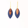 Boucles d'oreilles feuille de cuir bleu canard et or modèle AVA