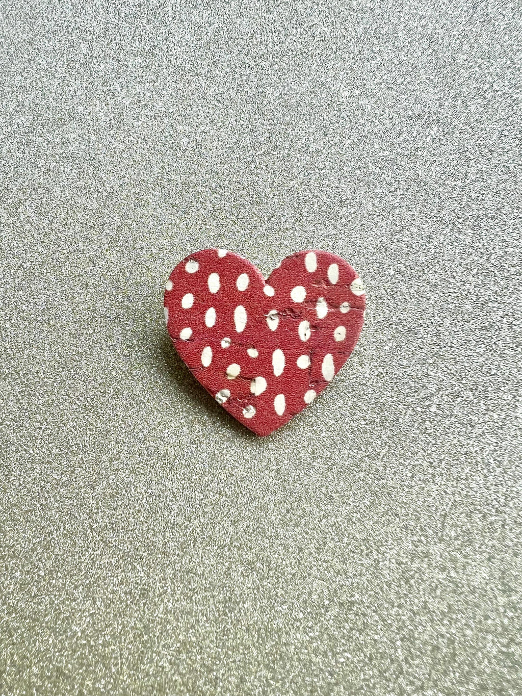 Broche cœur rouge à pois blancs liège et cuir - cadeau fête des mères - cadeau maîtresse - cadeau pour elle - cadeau femme  broche originale