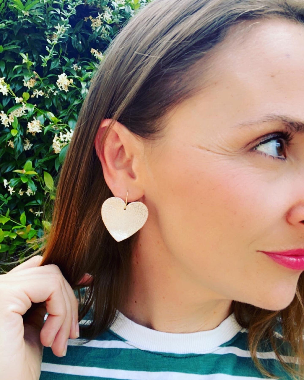 Boucles d’oreilles cœur multicolores en cuir recyclé