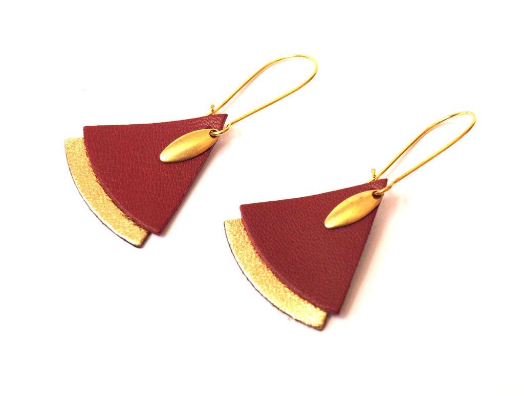 Boucles d'oreilles éventail cuir bordeaux et or- laiton brut - boucles d'oreilles japonisantes - boucles d'oreilles ethniques modèle SAFIYA