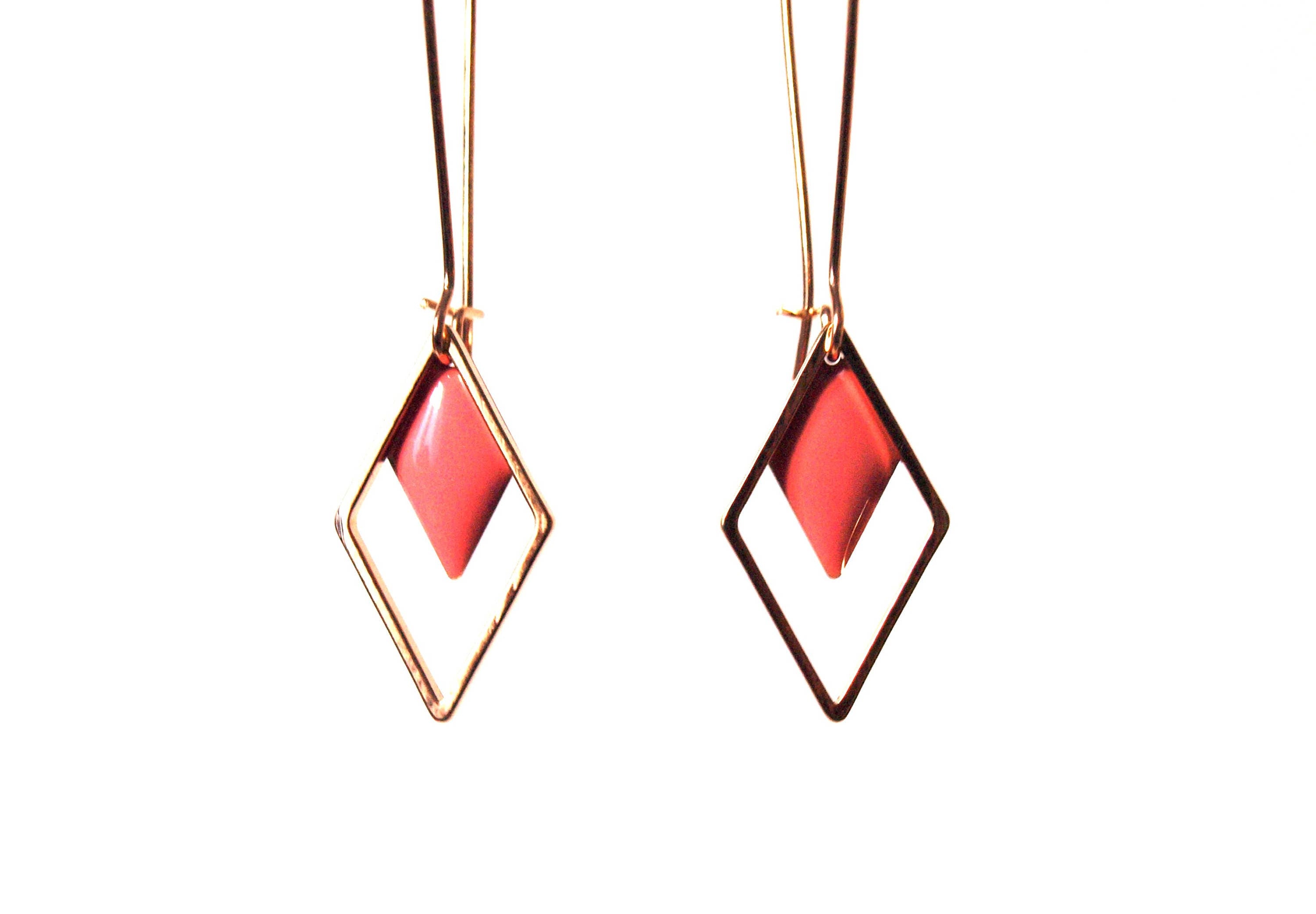 Boucles d'oreilles sequin émaillé losange rose sur monture en laiton doré - longues boucles d'oreilles graphiques géométriques minimalistes