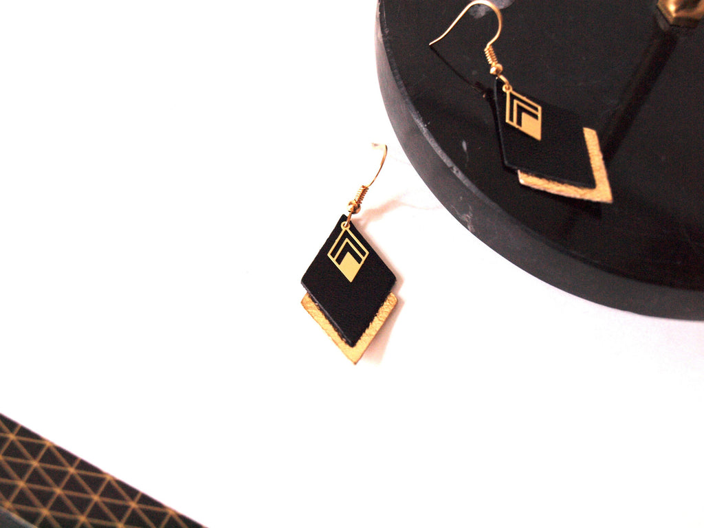 Boucles d'oreilles cuir noir et or, boucles d'oreilles graphiques losanges - modèle LYA - cadeau de noël pour femme pour elle