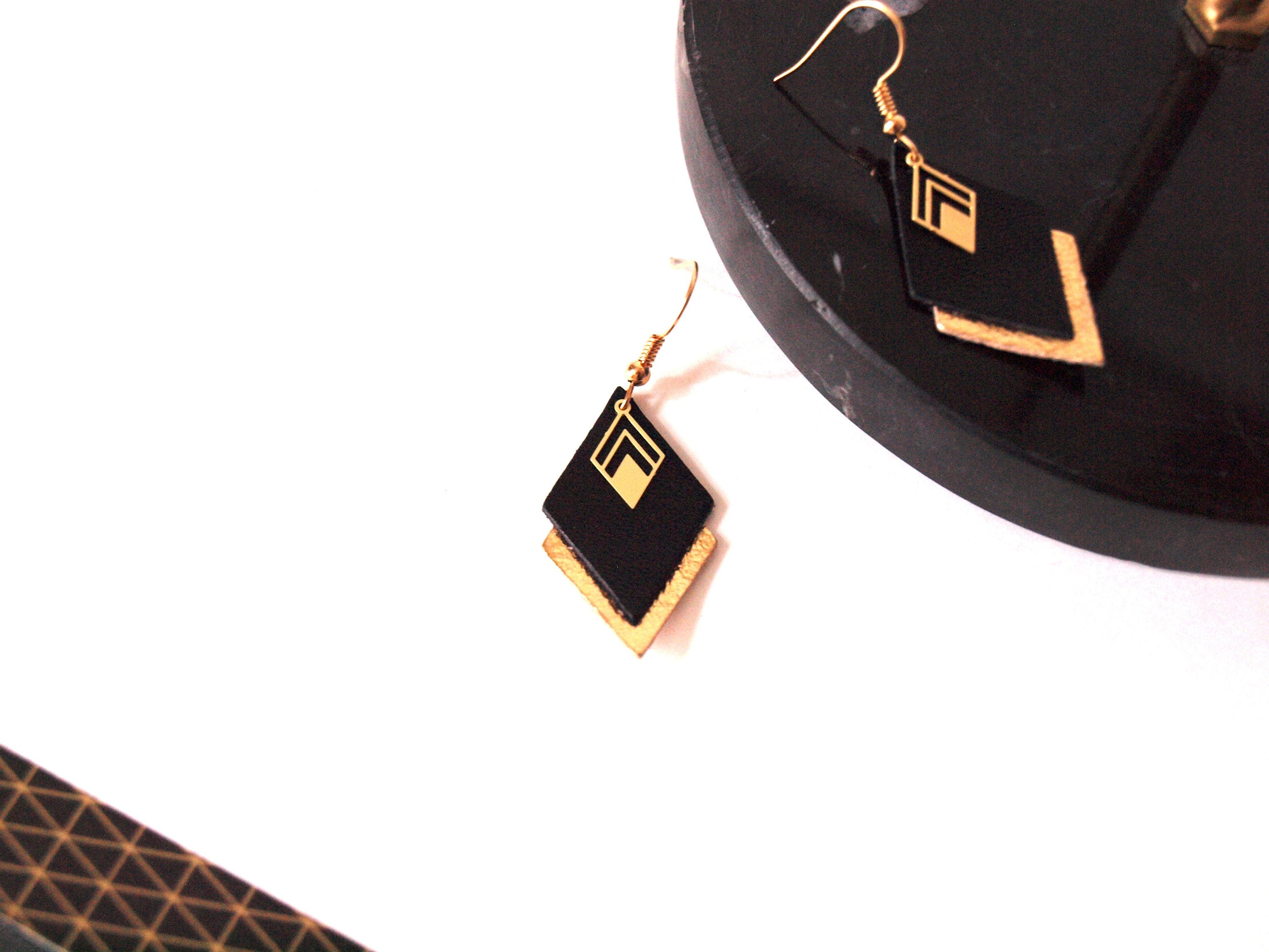 Boucles d'oreilles cuir noir et or, boucles d'oreilles graphiques losanges - modèle LYA - cadeau de noël pour femme pour elle