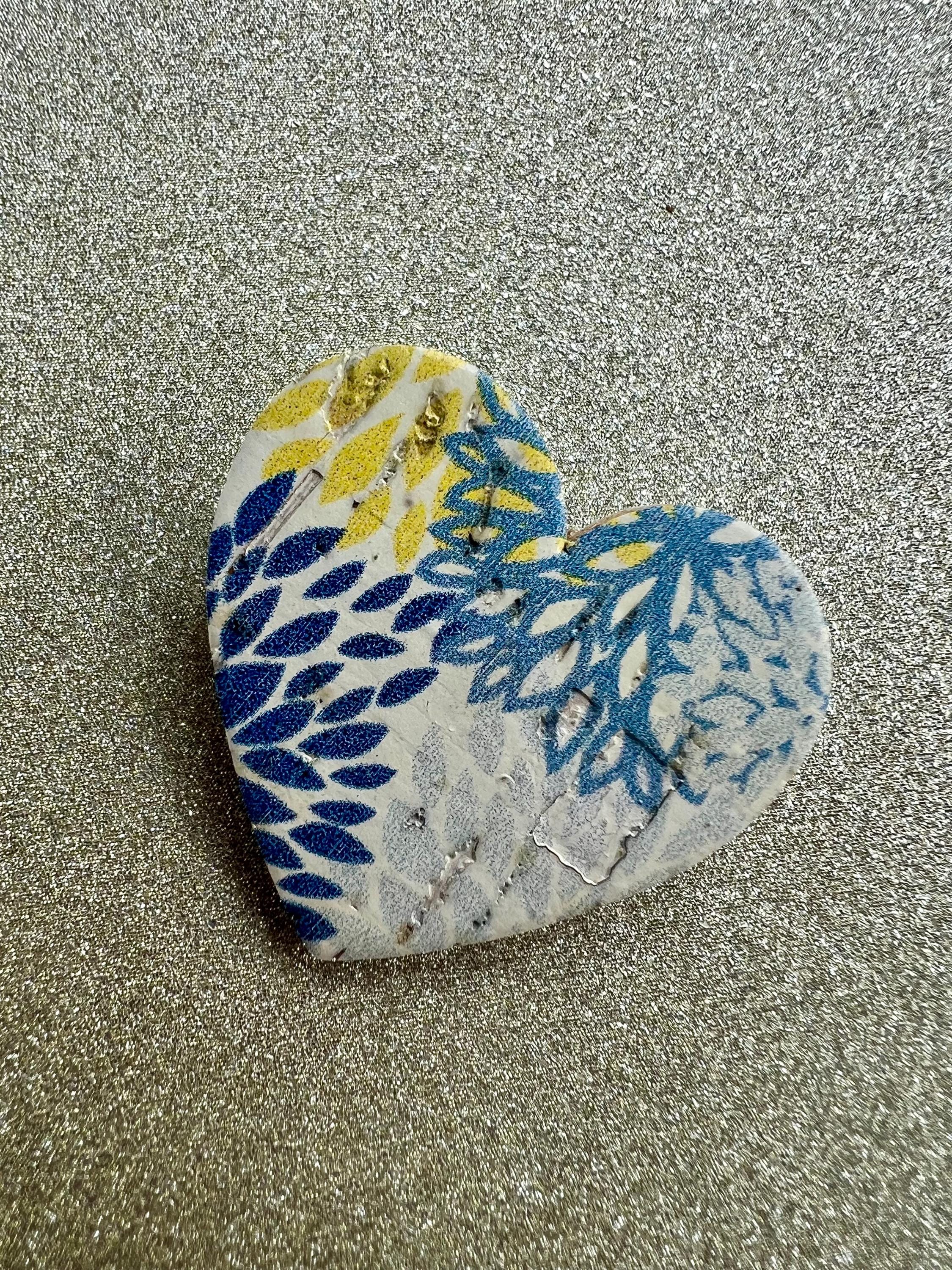 Broche fleurie bleu jaune et blanc en liège - cadeau fête des mères - cadeau maîtresse - cadeau pour elle - cadeau femme  broche originale