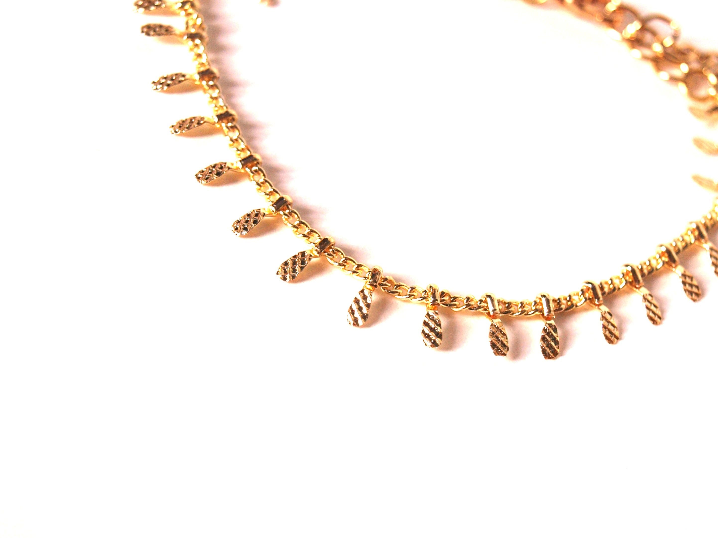 Bracelet fin or - chaîne maille breloques texturées - bracelet femme - superposition bracelets- bracelet bohème - plaqué or - saint valentin