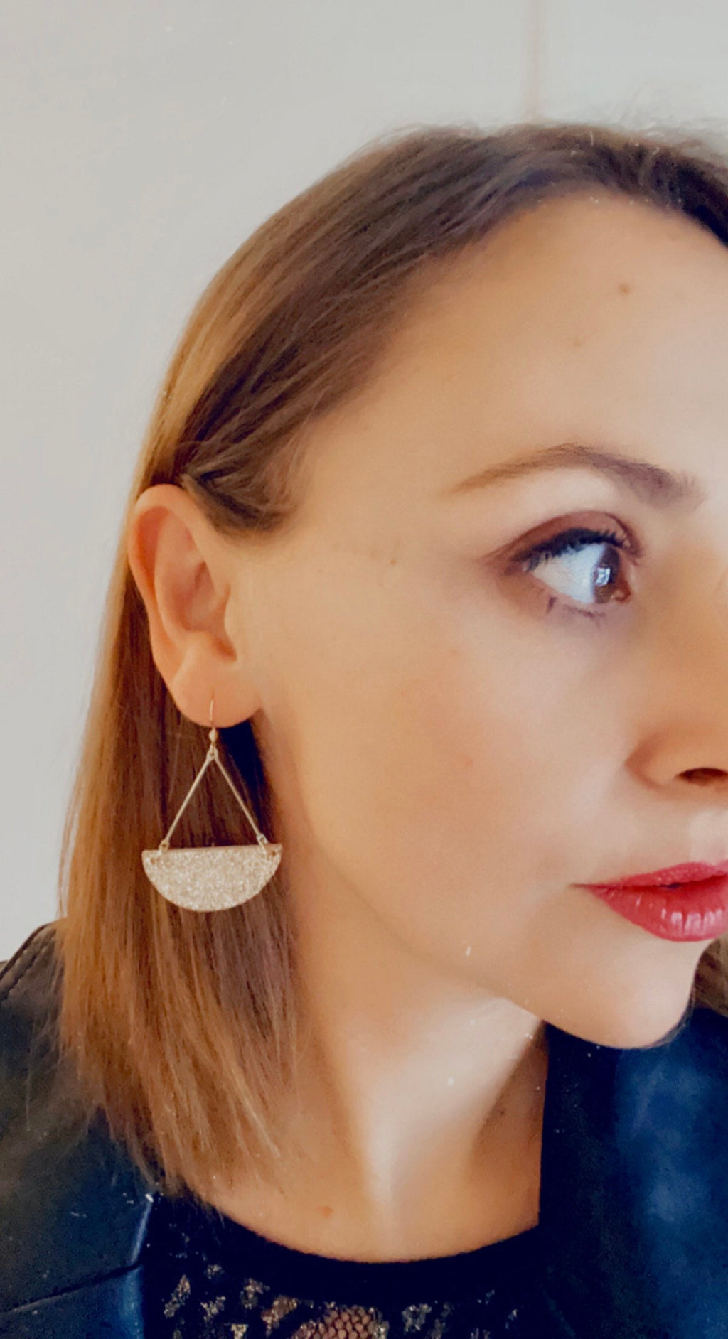 Boucles d’oreilles cuir doré graphiques à paillettes en liège cuir et acier inoxydable