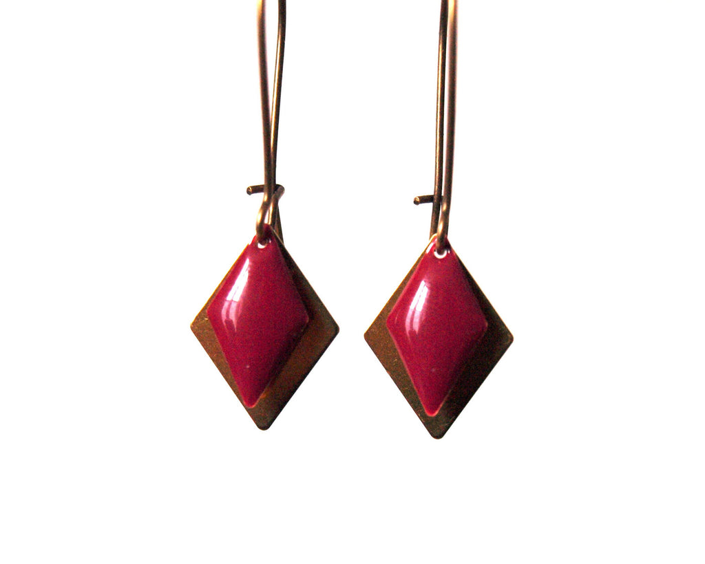 Boucles d'oreilles sequin émaillé graphiques - losange émaillé rouge grenat sur laiton brut - monture bronze - cadeau de noël femme