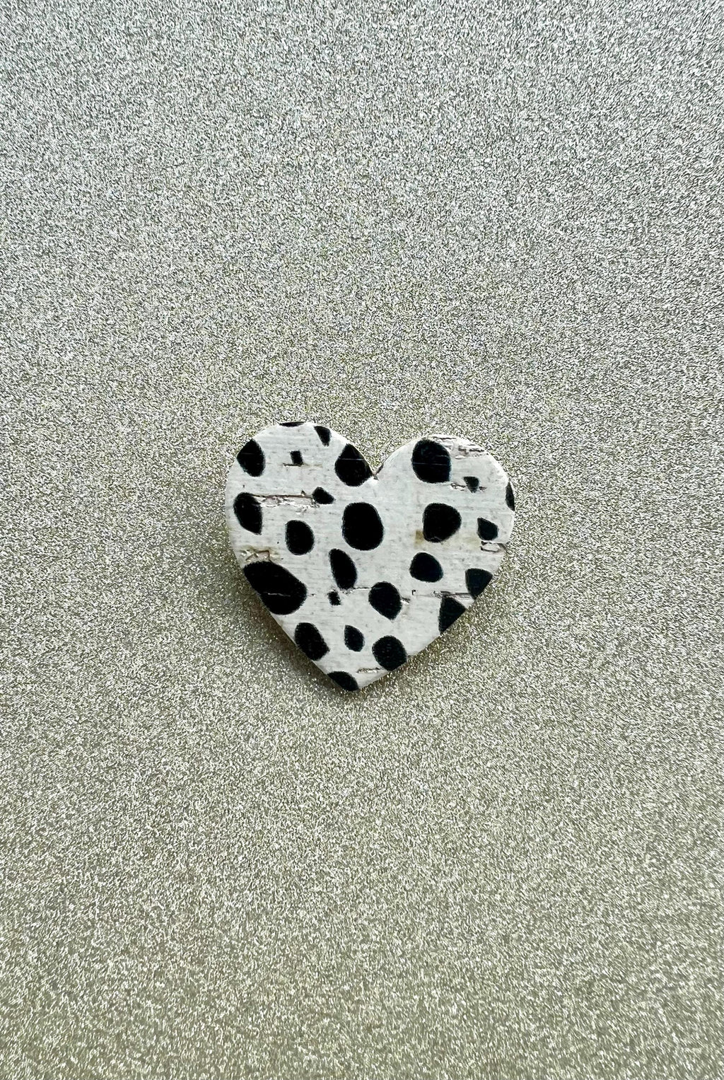 Broche dalmatien cœur noir et blanc en liège - cadeau fête des mères - cadeau maîtresse - cadeau pour elle - cadeau femme  broche originale