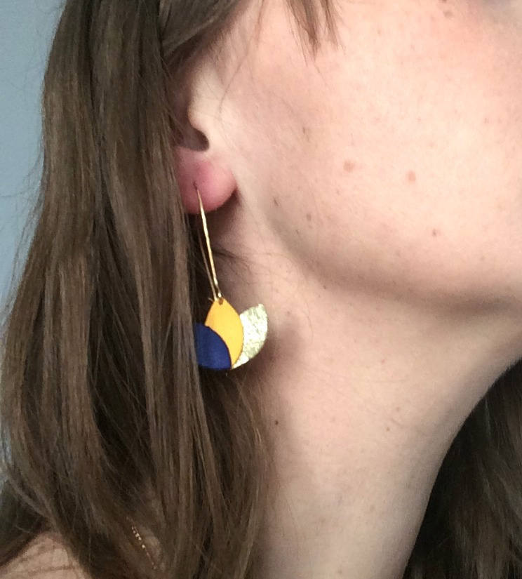Boucles d'oreilles cuir bleu turquoise et argenté, fleur de lotus en cuir sur monture dormeuse argentée - cadeau femme