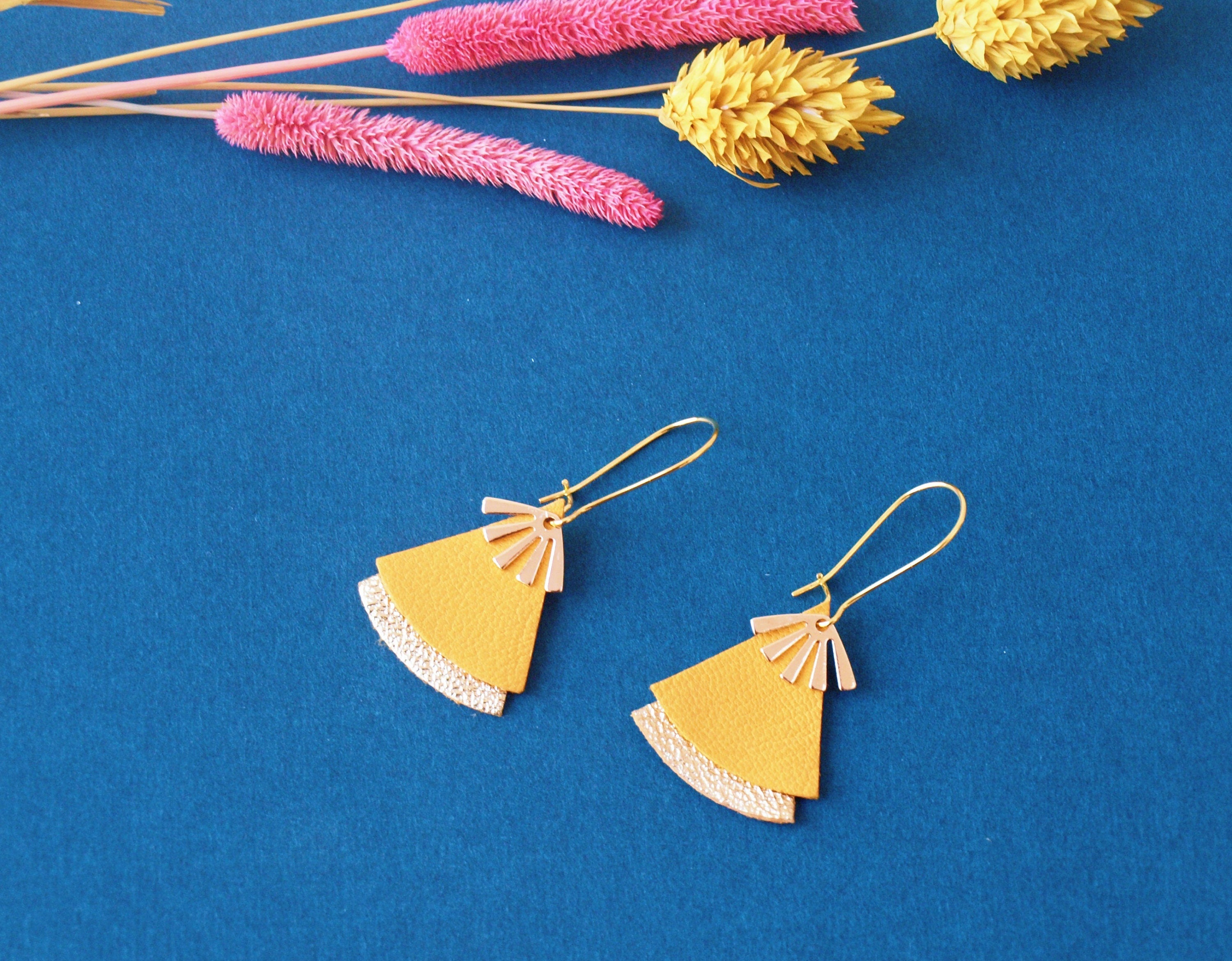 Boucles d'oreilles jaunes - éventail cuir jaune et or, laiton doré - boucles d'oreilles ethniques, japonisantes - modèle STELLA