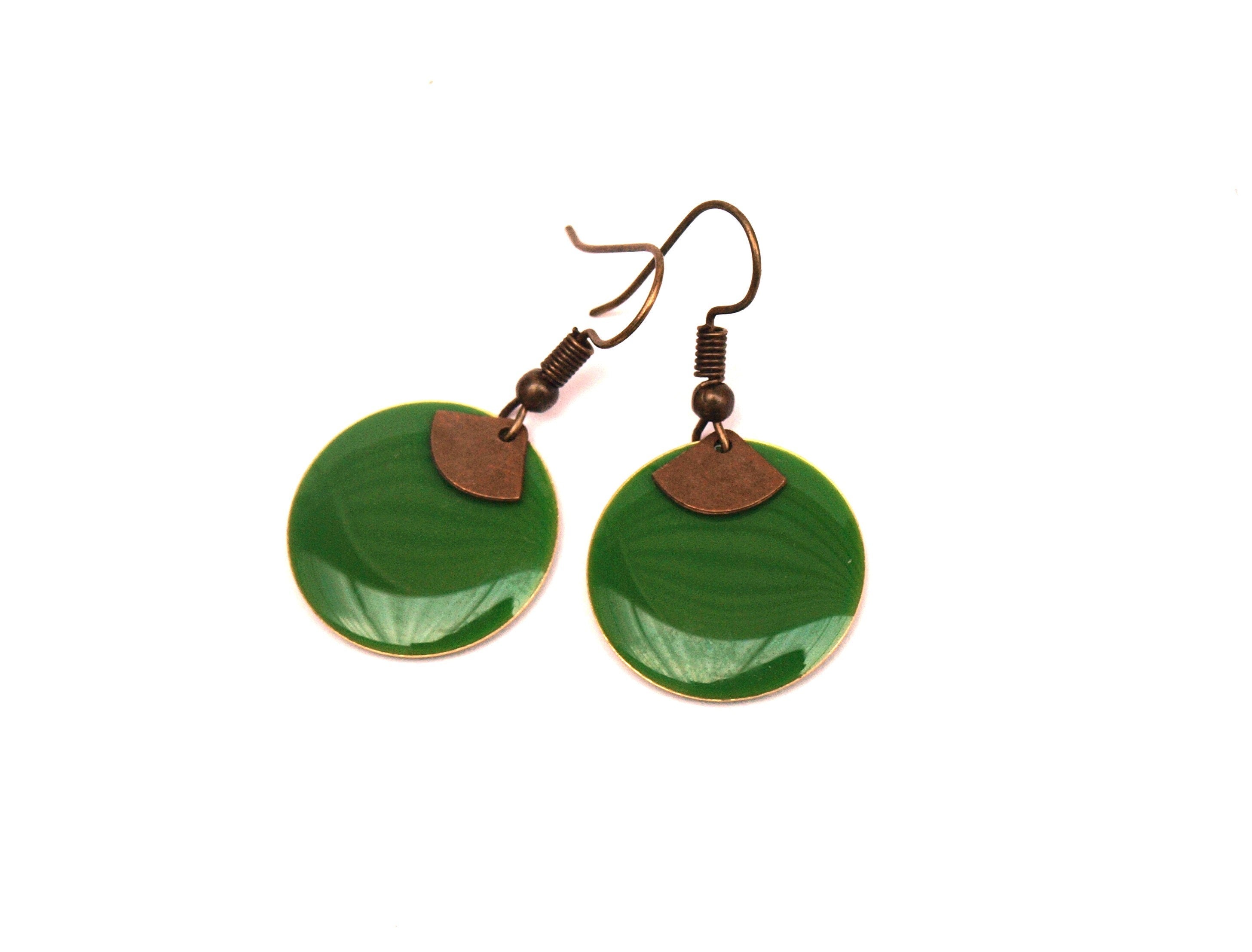Boucles d'oreilles vert vif et bronze sequin émaillé rond et pendentif éventail  - cadeau de noël pour femme
