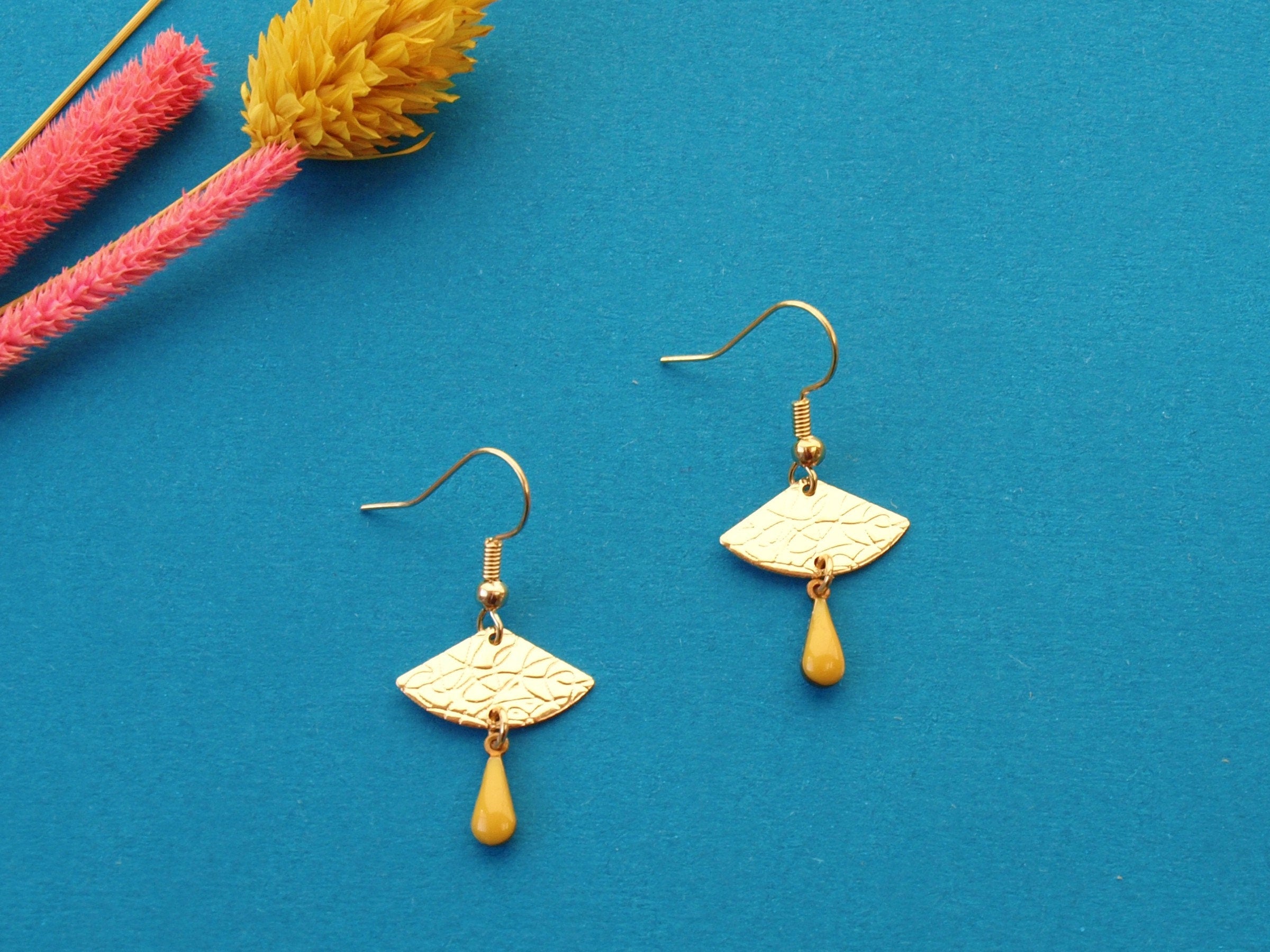 Boucles d'oreilles dorée jaune moutarde et or - petites boucles d'oreilles discrètes dorées - modèle EVA