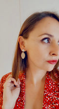 Boucles d'oreilles dorées à paillettes en liège, cuir et acier forme feuille LOAN