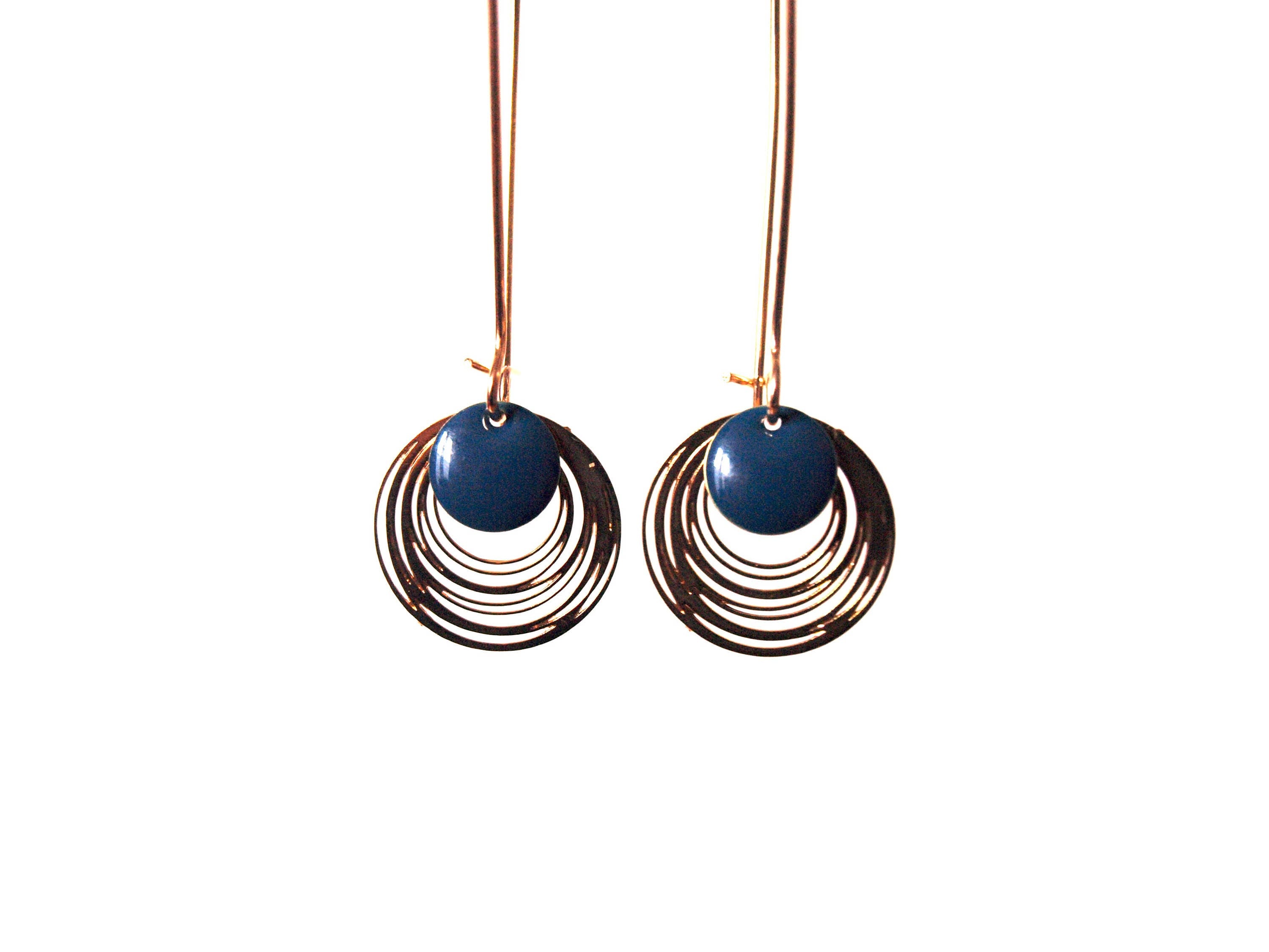 Boucles d'oreilles sequins émaillés bleu canard et doré - longues boucles d'oreilles design minimaliste et épuré - rond - by nat m
