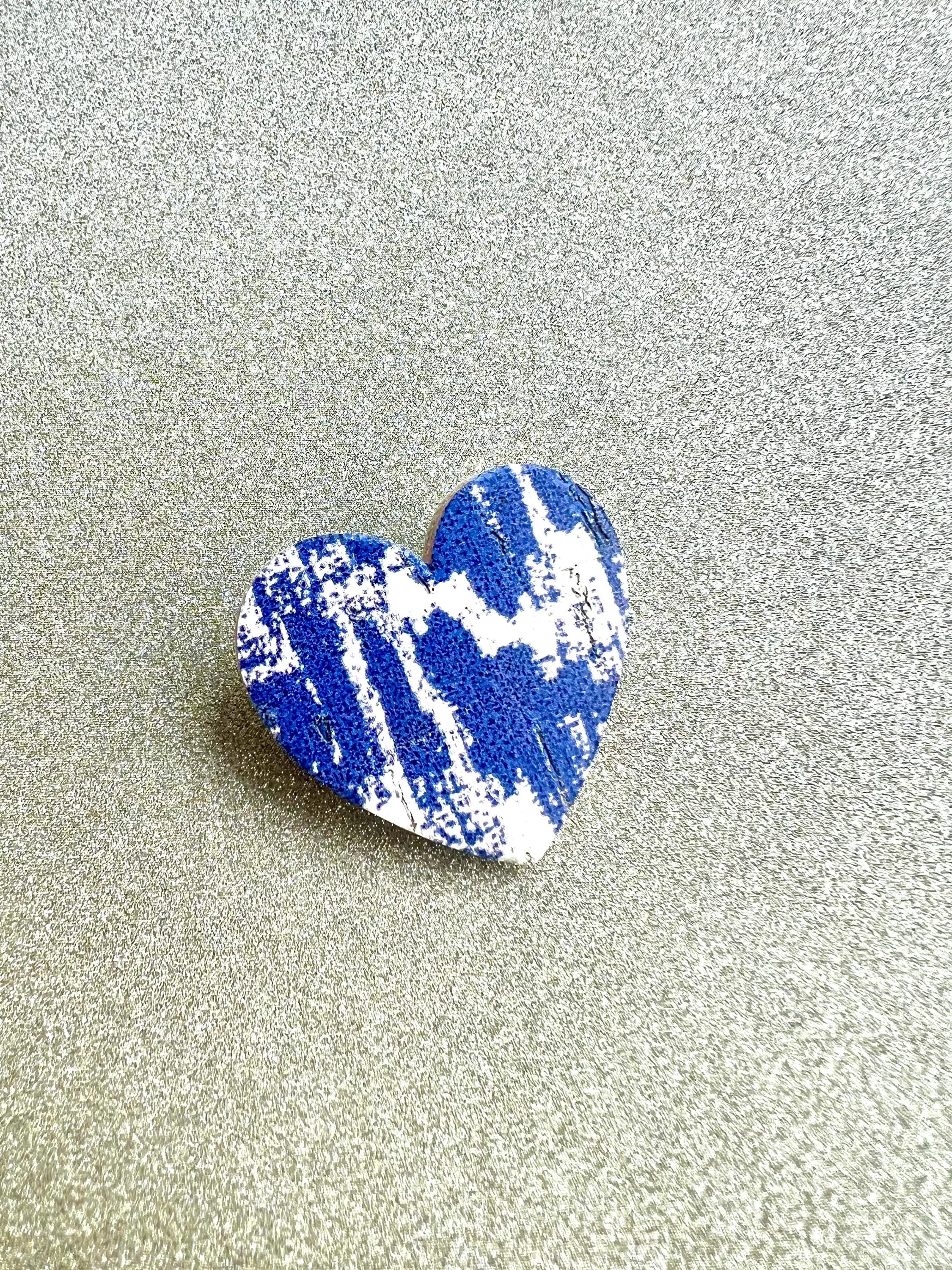 Broche cœur bleu et blanc en liège et cuir - cadeau fête des mères - cadeau maîtresse - cadeau pour elle - cadeau femme  broche originale