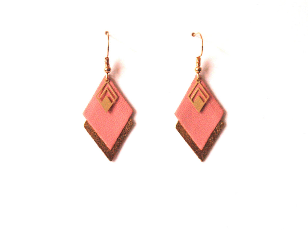 Boucles d'oreilles cuir rose, vieux rose et doré, boucles d'oreilles graphiques losanges - modèle LYA - cadeau de noël pour femme pour elle