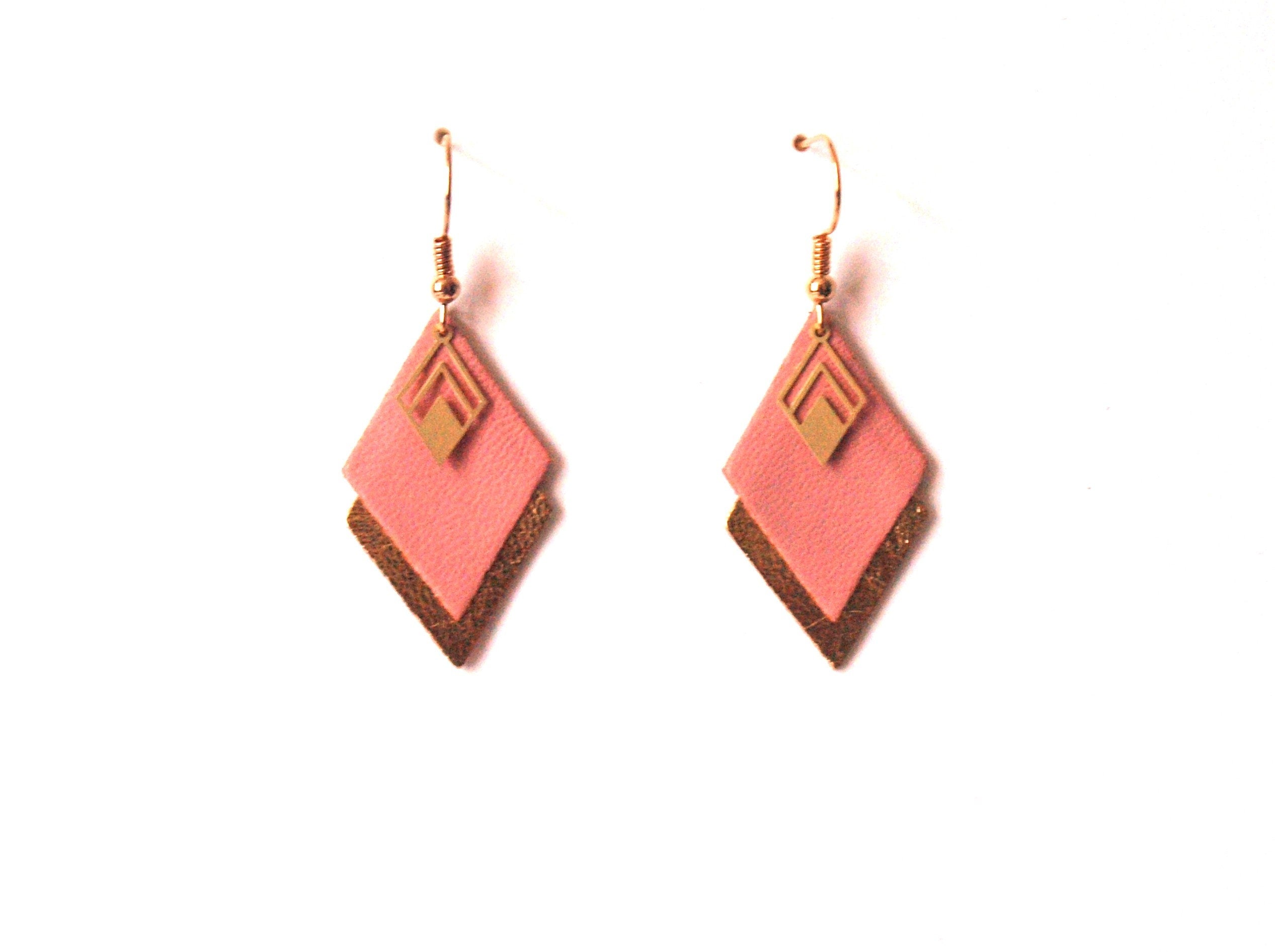 Boucles d'oreilles cuir rose, vieux rose et doré, boucles d'oreilles graphiques losanges - modèle LYA - cadeau de noël pour femme pour elle