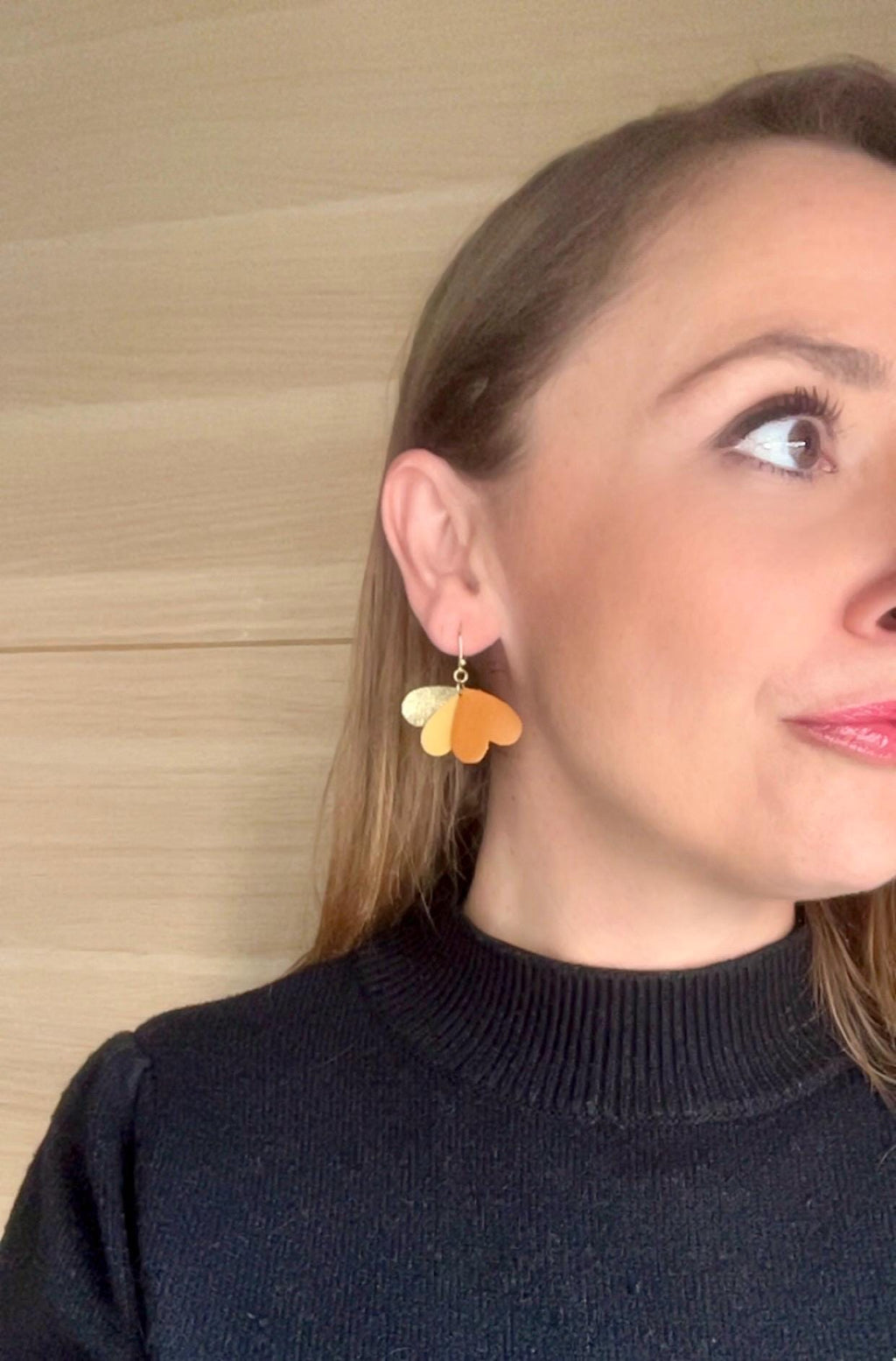 Boucles d’oreilles pendantes cœurs en cuir, bijoux artisanaux légers faits main pour femme, cadeau original, fête des mères, tons naturels