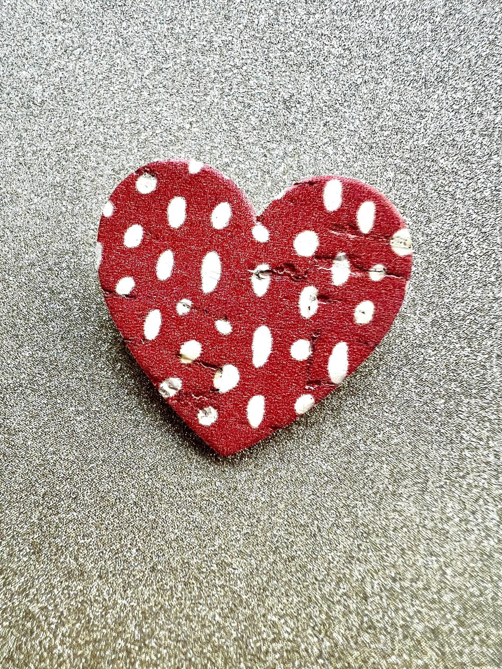 Broche cœur rouge à pois blancs liège et cuir - cadeau fête des mères - cadeau maîtresse - cadeau pour elle - cadeau femme  broche originale