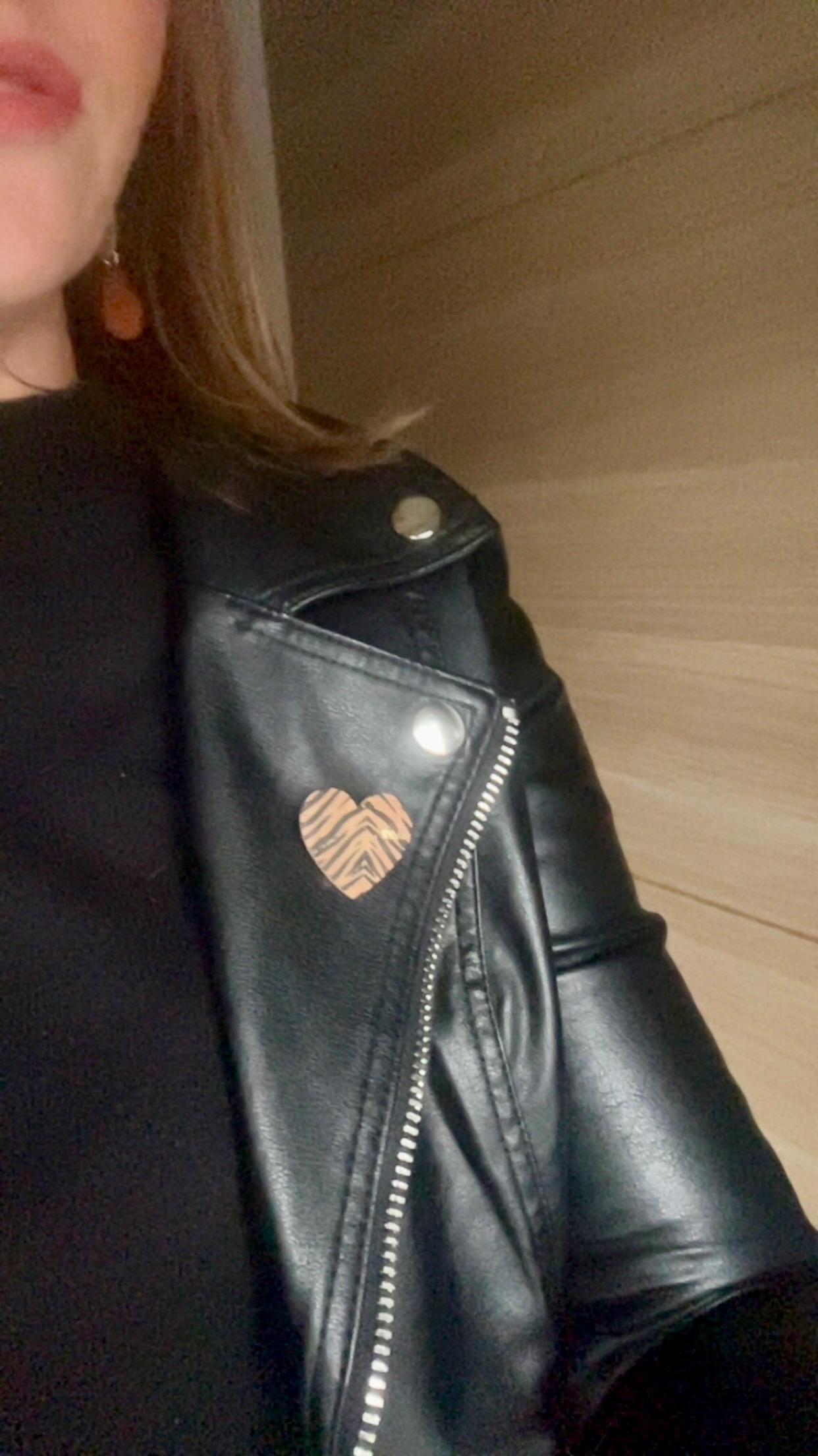 Broche cœur à paillettes en liège et cuir - cadeau fête des mères - cadeau maîtresse - cadeau pour elle - cadeau femme  broche originale